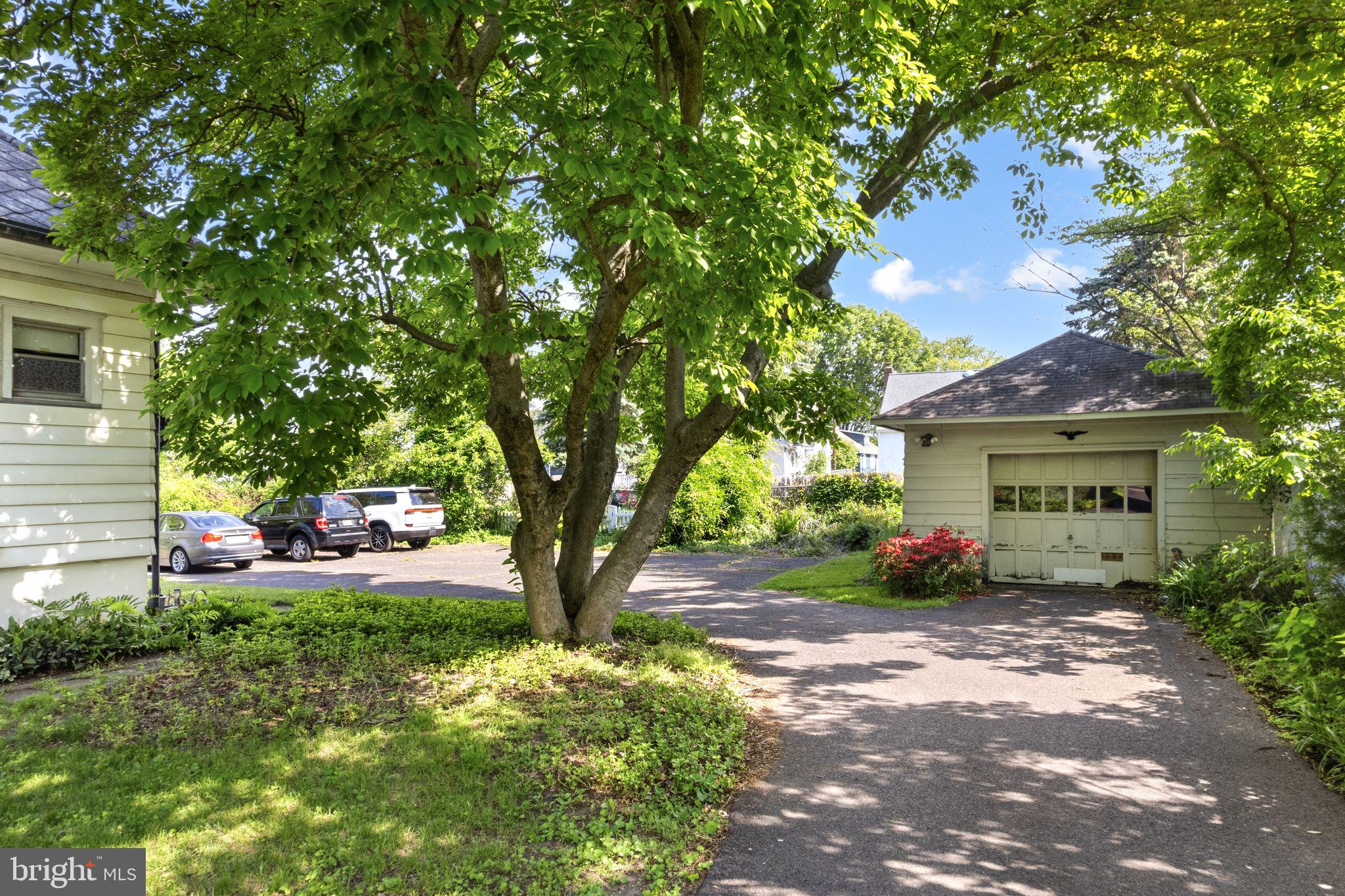115 W GLOUCESTER PIKE