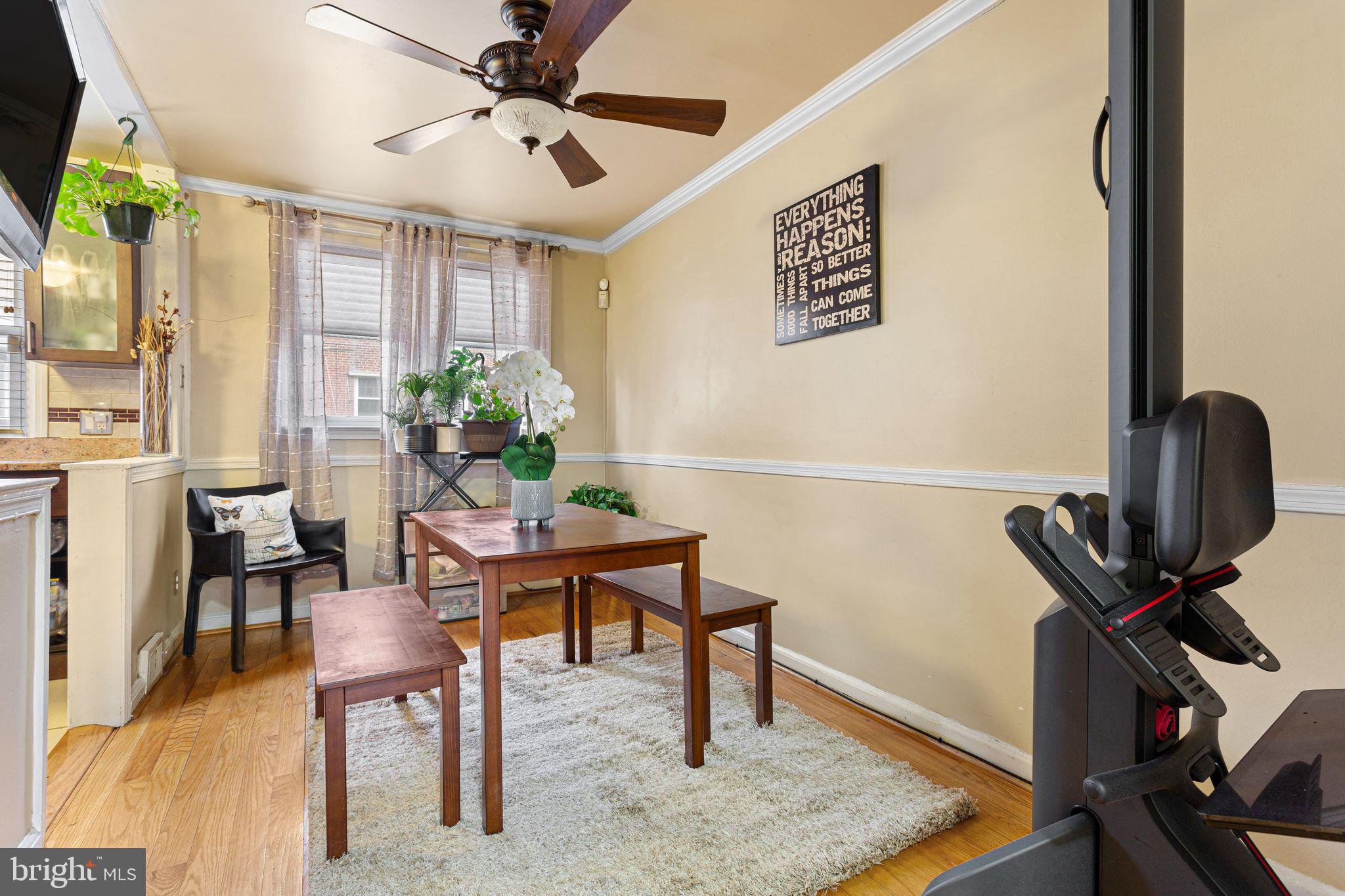 6152 N WARNOCK STREET