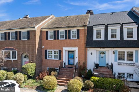 Townhouse For Sale - 6311 Golf Course Square<br/> Fairfax County, ALEXANDRIA, VA 22307