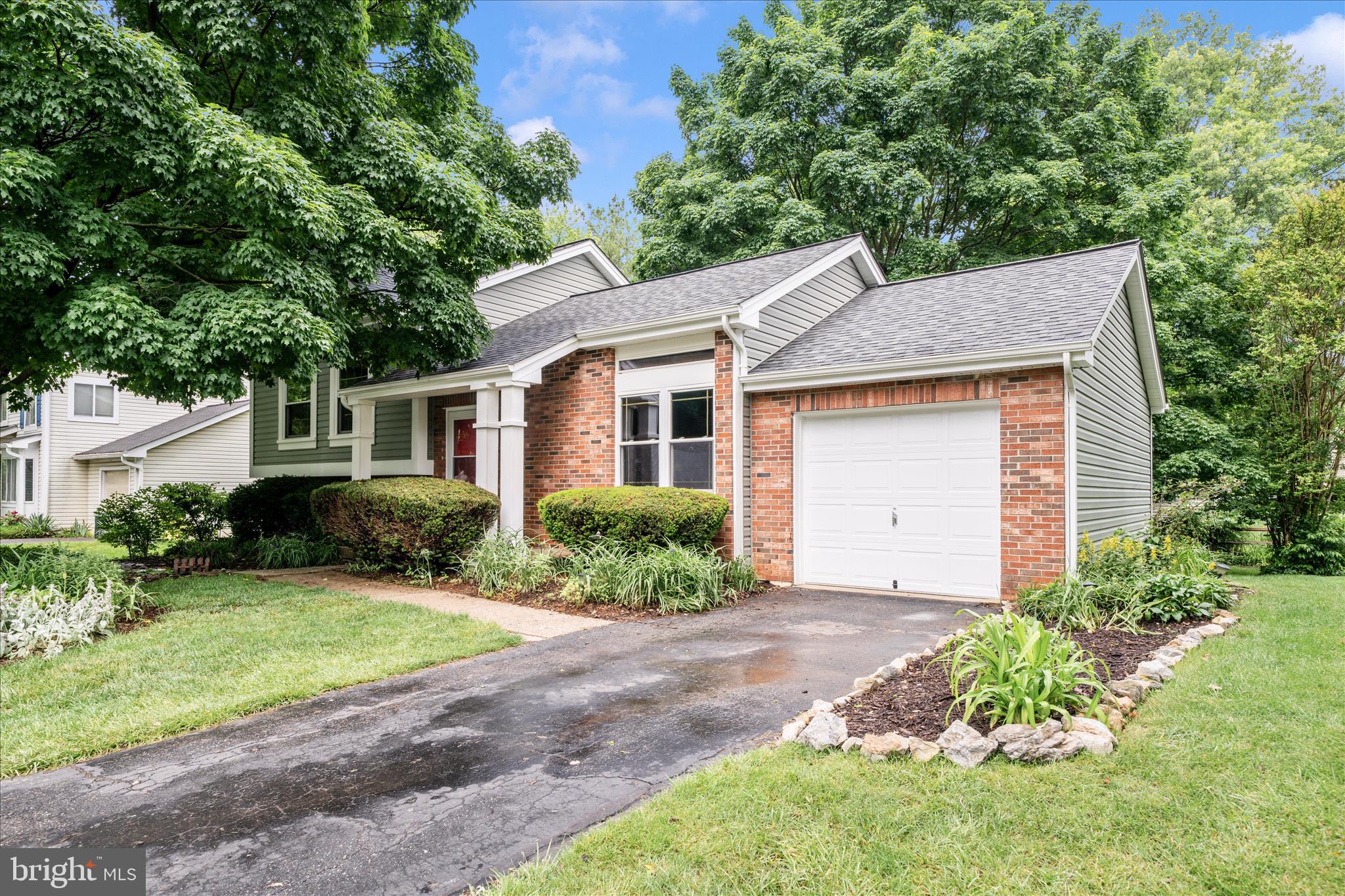 FOUNTAIN ROCK MANOR - Residential