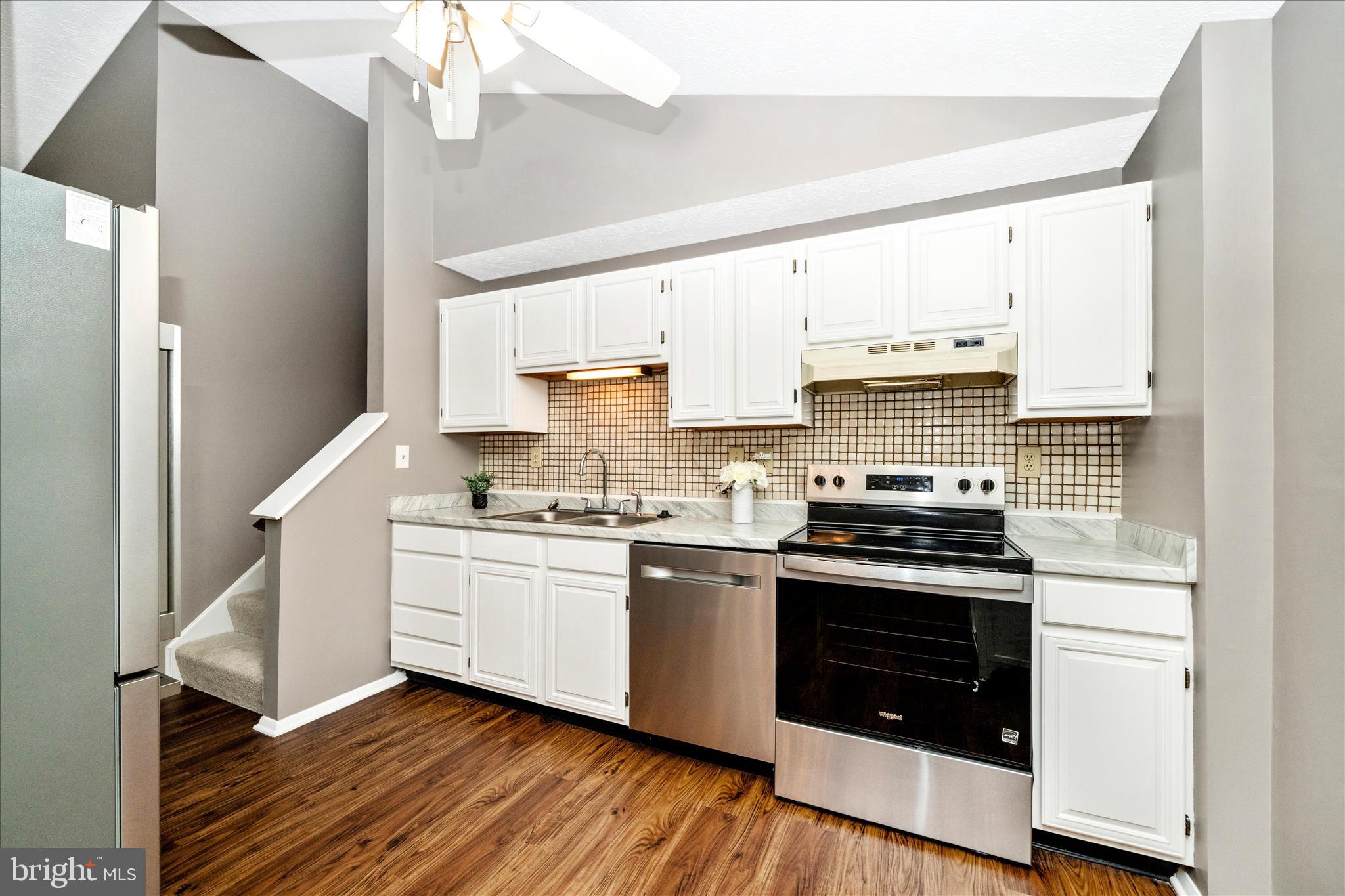 FOUNTAIN ROCK MANOR - Residential