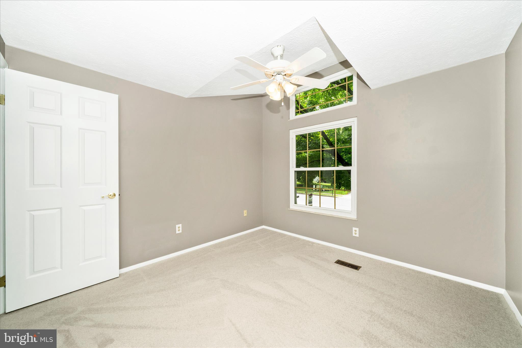 FOUNTAIN ROCK MANOR - Residential