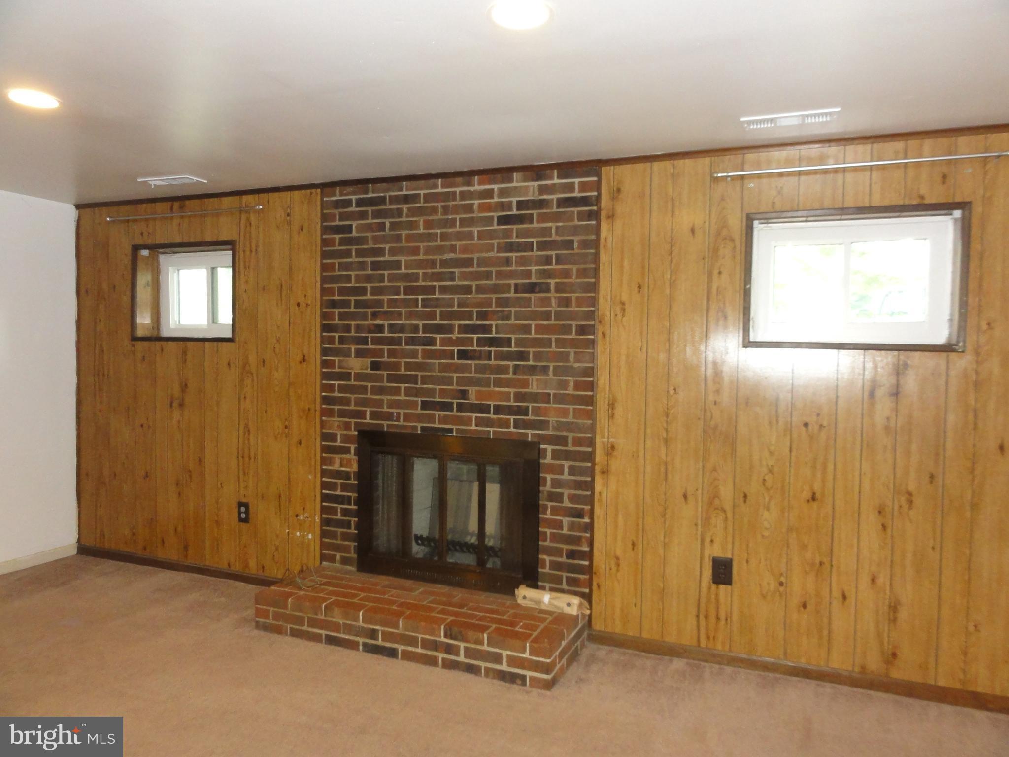 JEFFERSON PARK TOWNHOUSE - Residential Lease