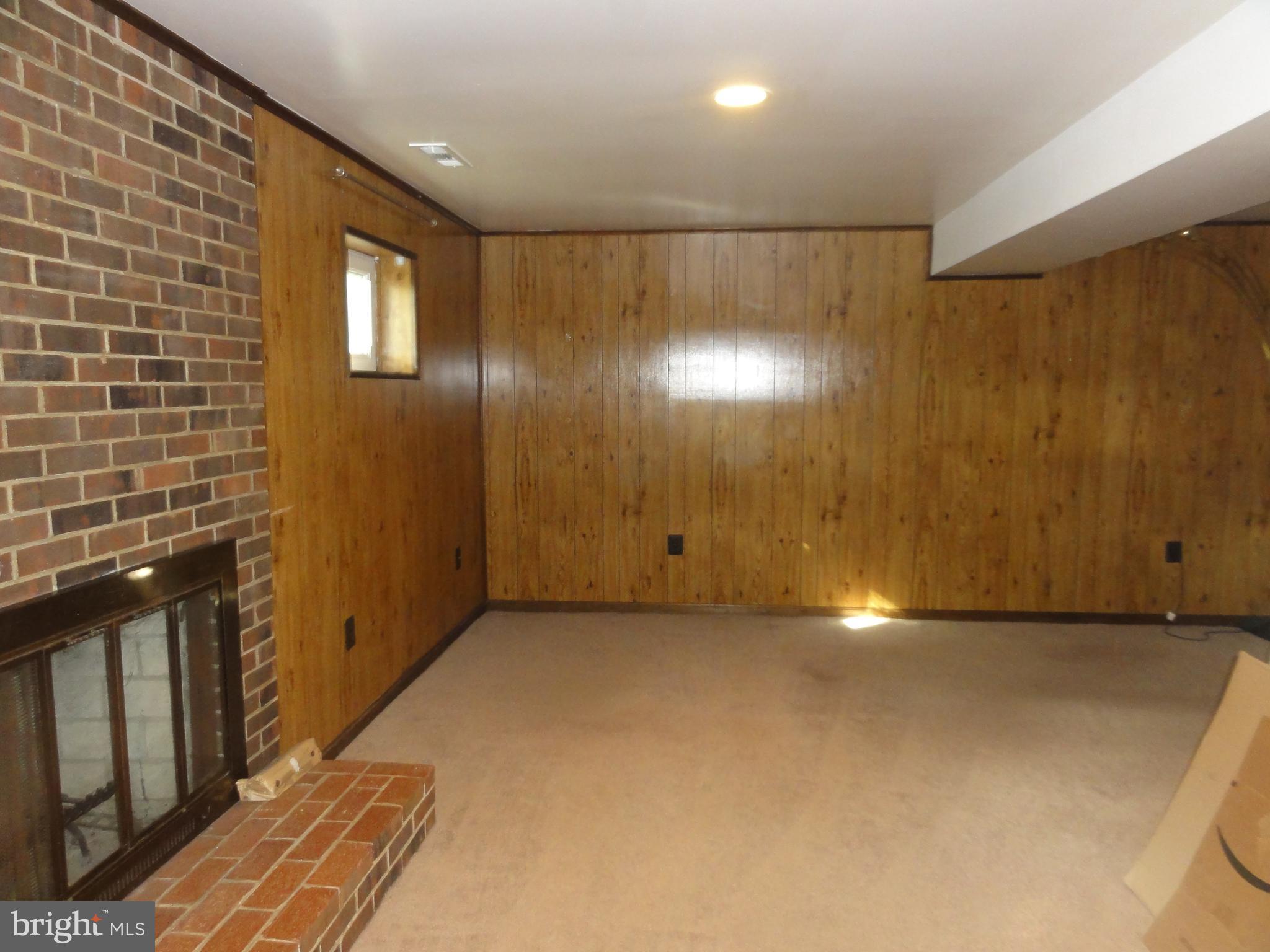 JEFFERSON PARK TOWNHOUSE - Residential Lease