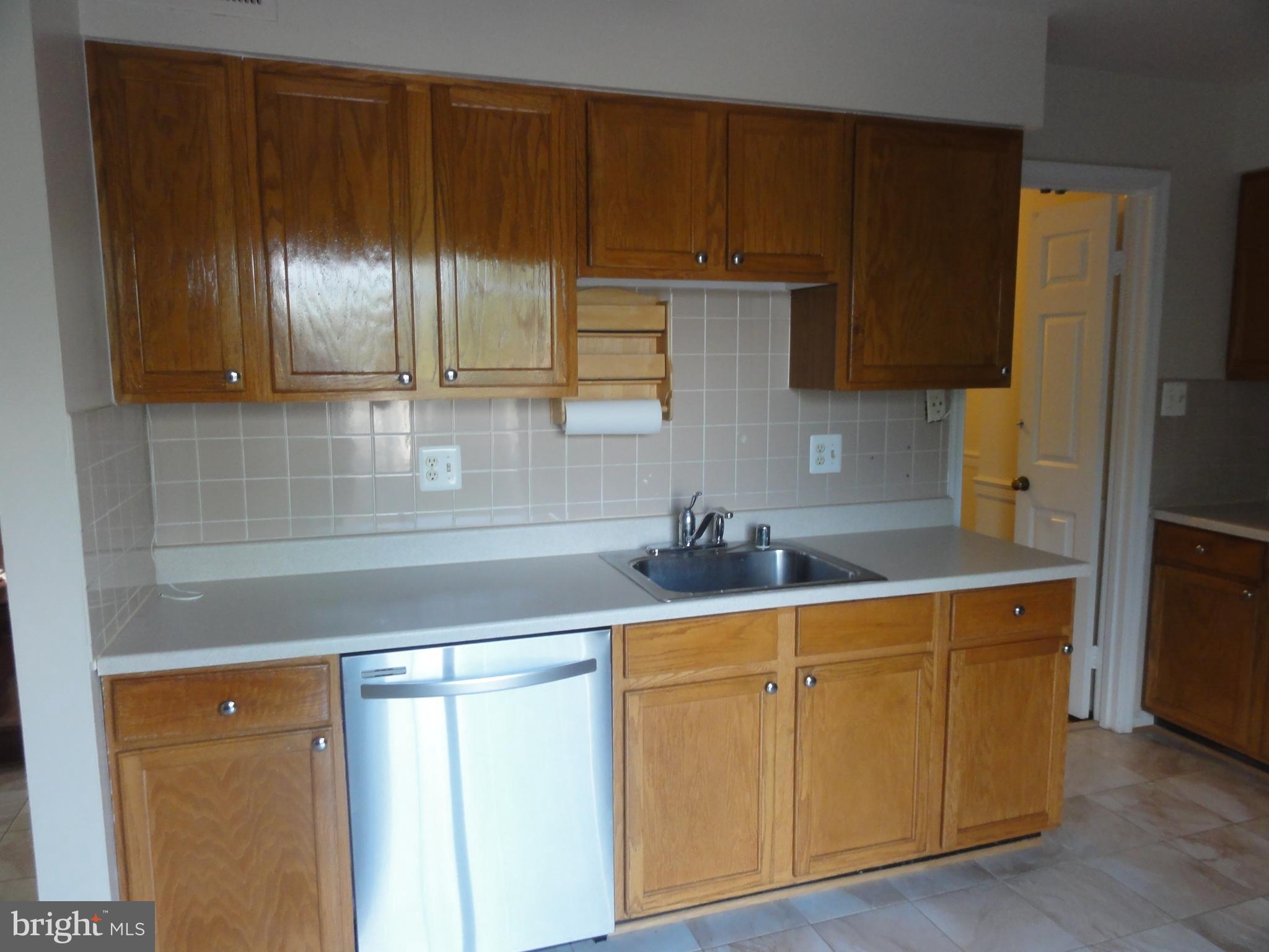 JEFFERSON PARK TOWNHOUSE - Residential Lease