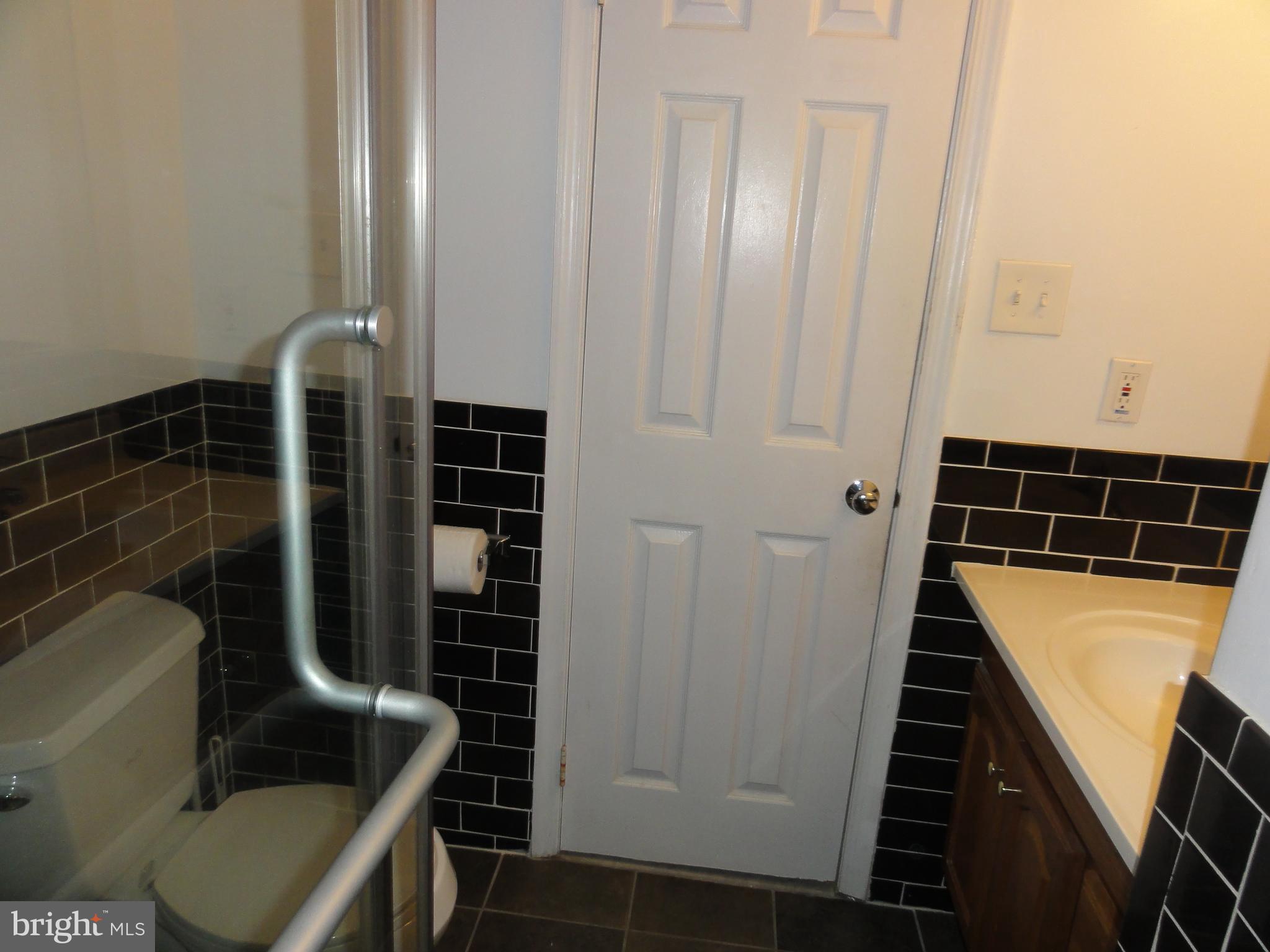 JEFFERSON PARK TOWNHOUSE - Residential Lease