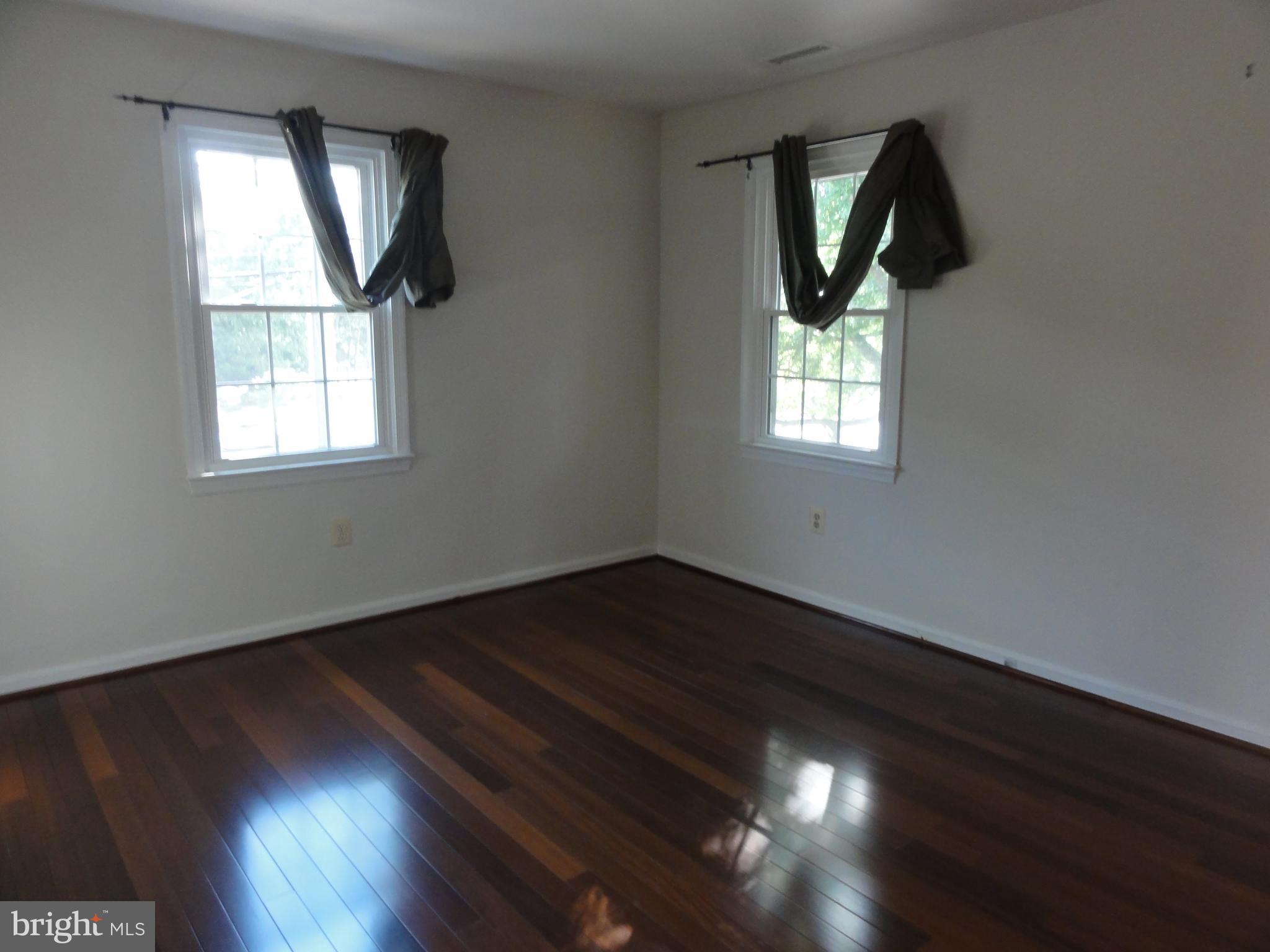 JEFFERSON PARK TOWNHOUSE - Residential Lease