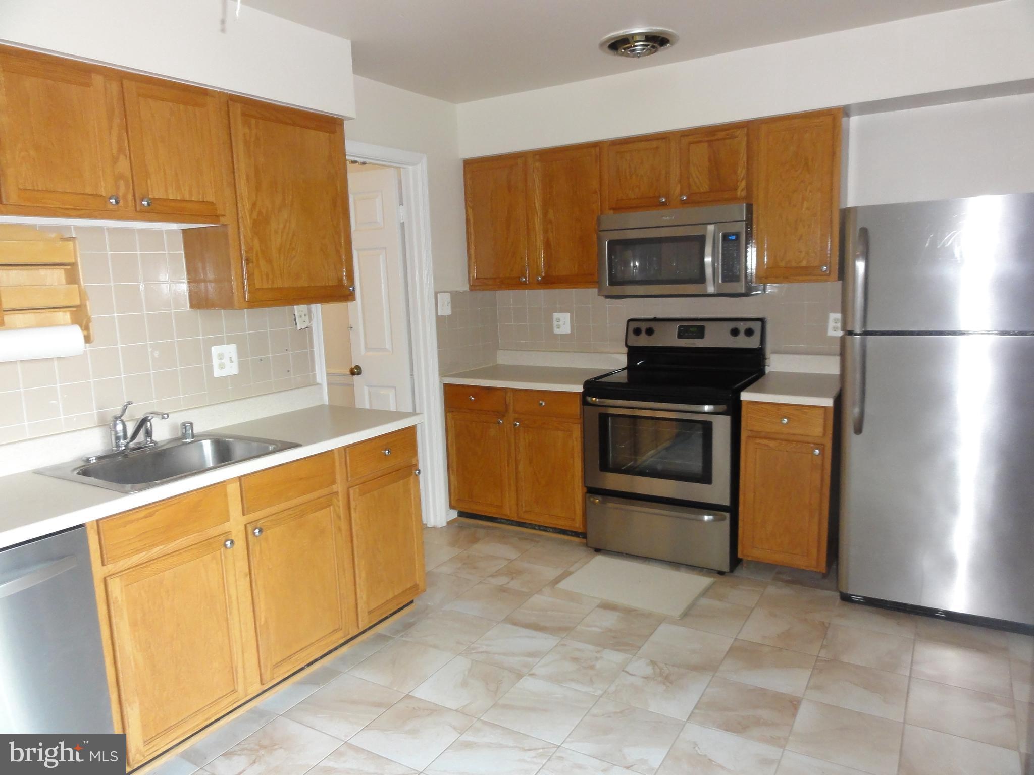 JEFFERSON PARK TOWNHOUSE - Residential Lease