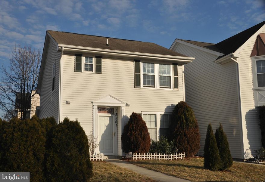 Great end unit in sought after Villages of Marlborough - all fresh and ready for you to move right in. Updated kitchen and baths, beautiful glass tile back-splash, updated appliances, fresh paint in most areas. New Heat pump & HWH, Nice yard,  Open floor plan, wood laminate flooring on main level,  Kitchen bar open to dining room. Nicely laid out contemporary plan. Very convenient commute to DC