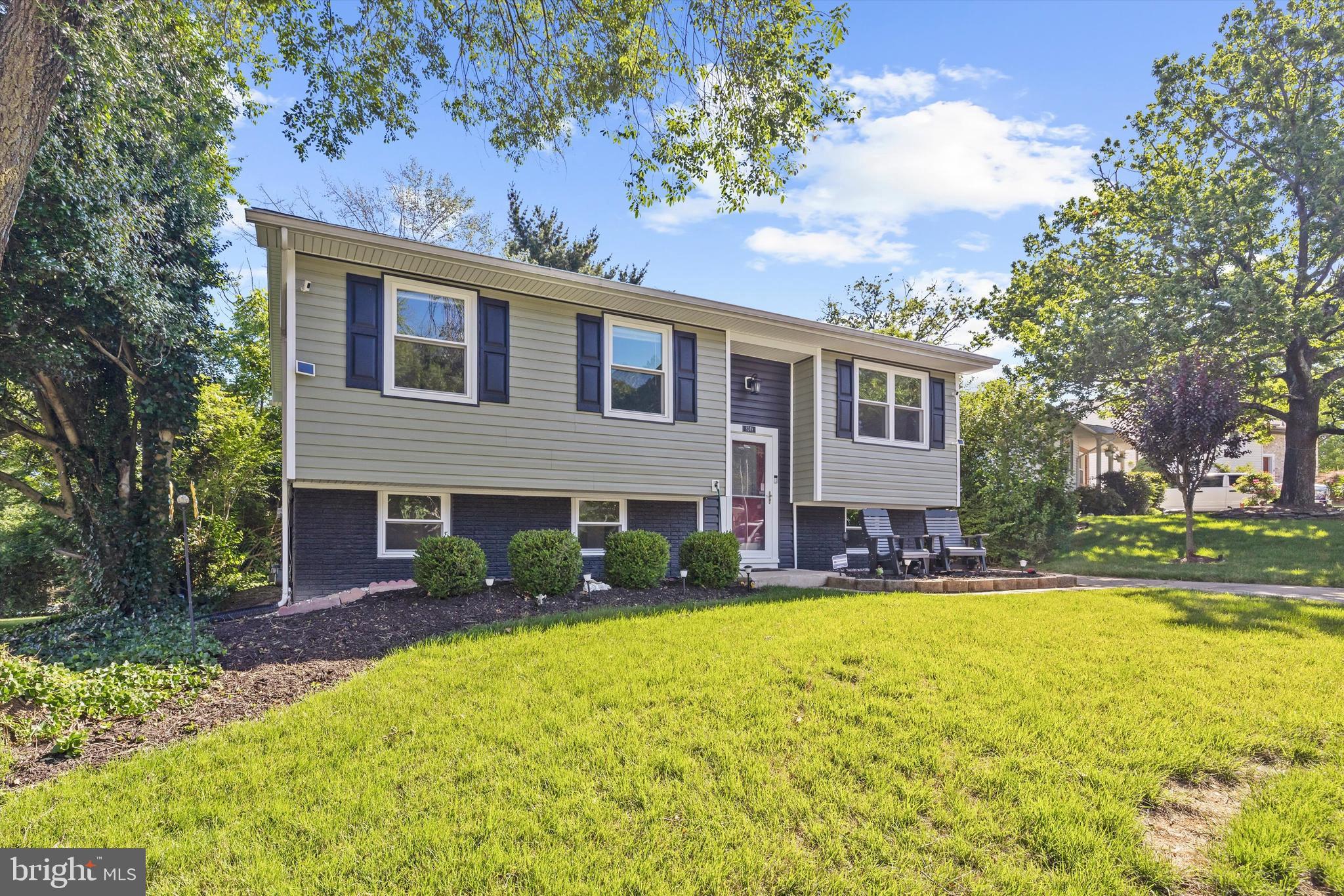 8249 VICTORIA ROAD