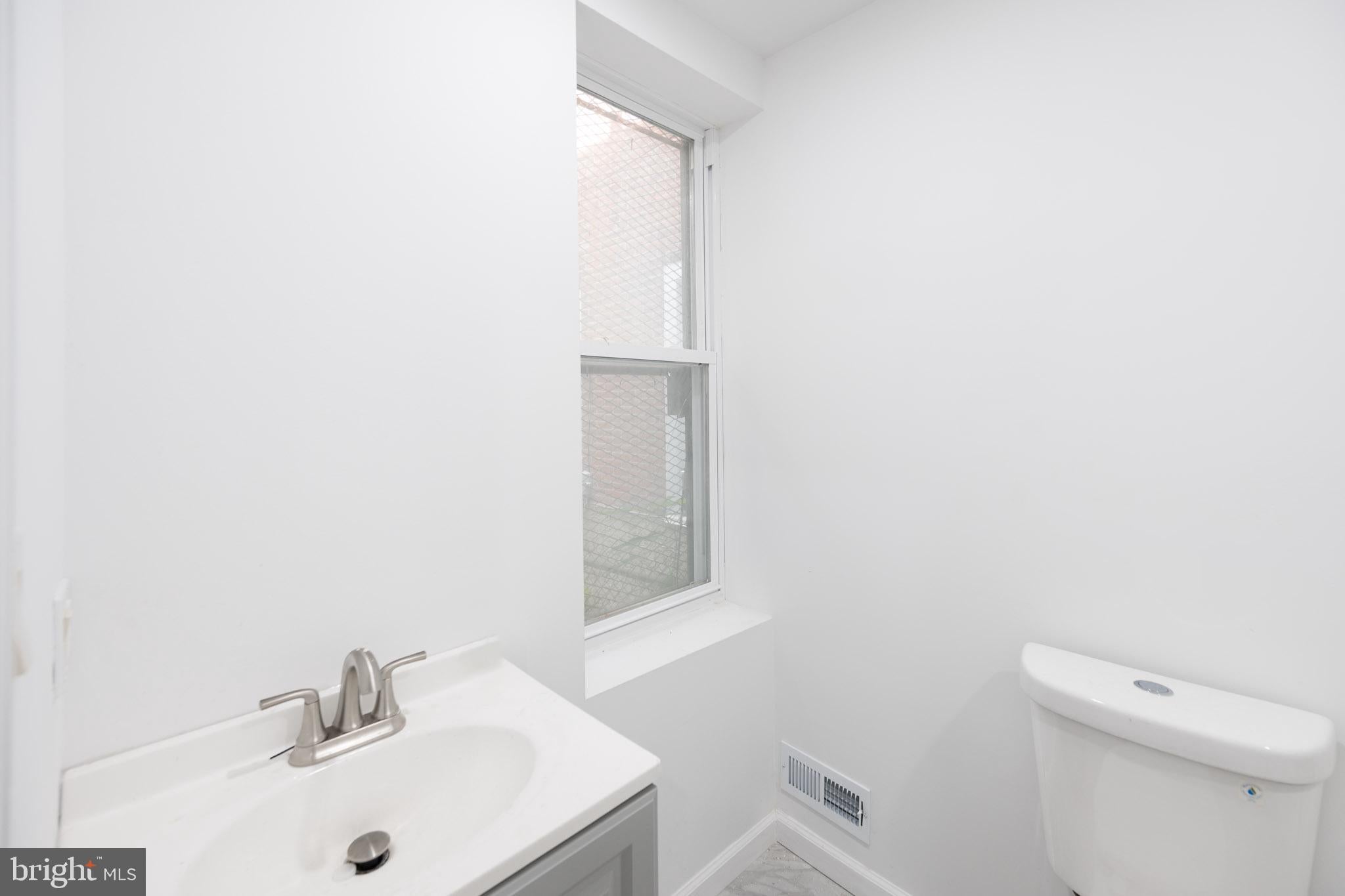 948 BELMONT AVENUE UNIT 1