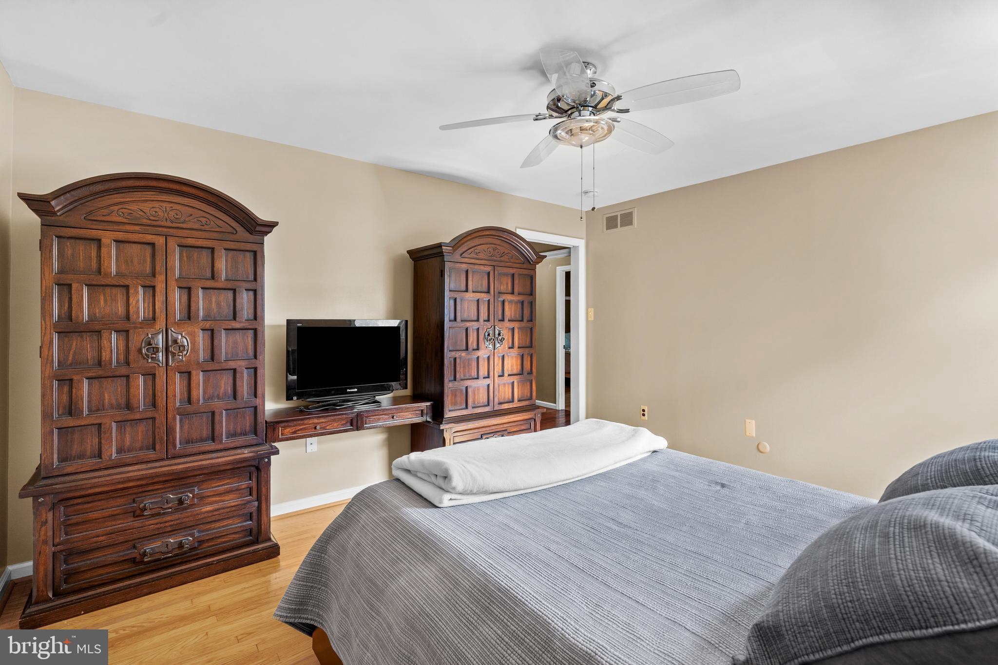 HILLCREST FARMS - Residential