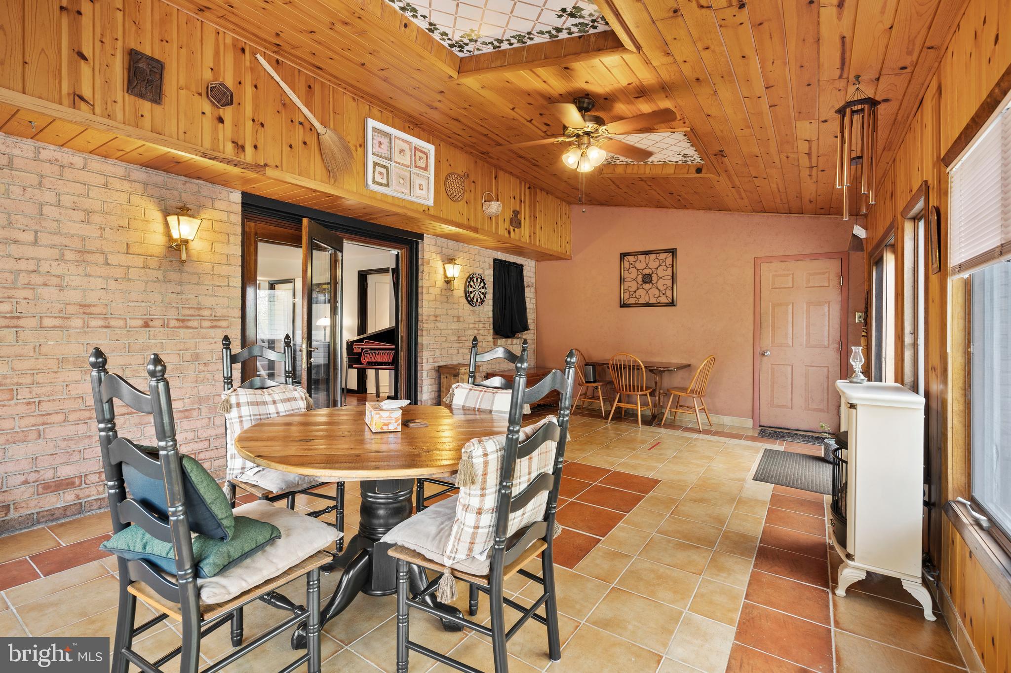 HILLCREST FARMS - Residential