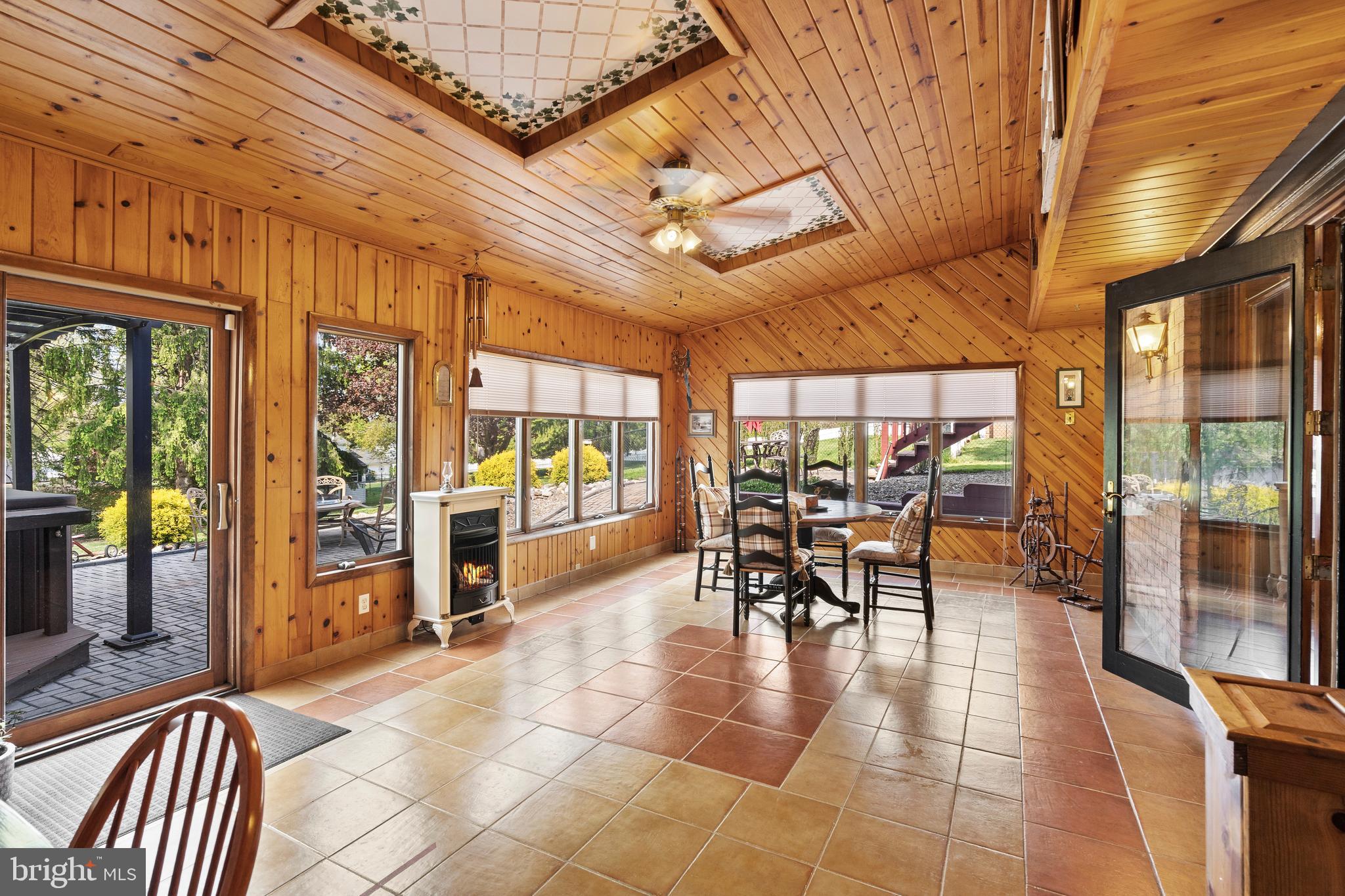 HILLCREST FARMS - Residential