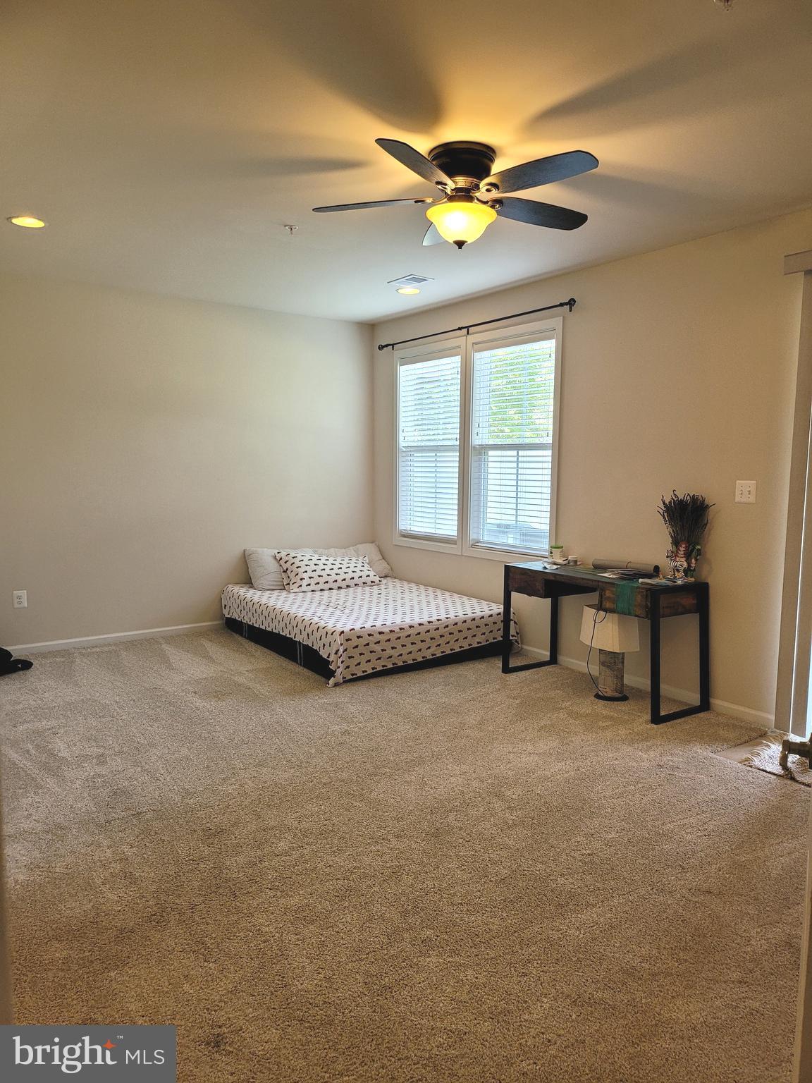 OYSTER BAY CONDOMINIUMS - Residential Lease