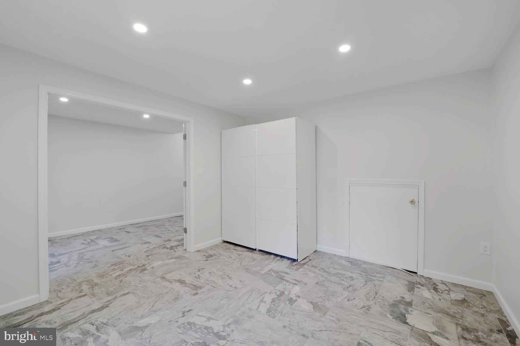 MCLEAN PARK MANOR - Residential