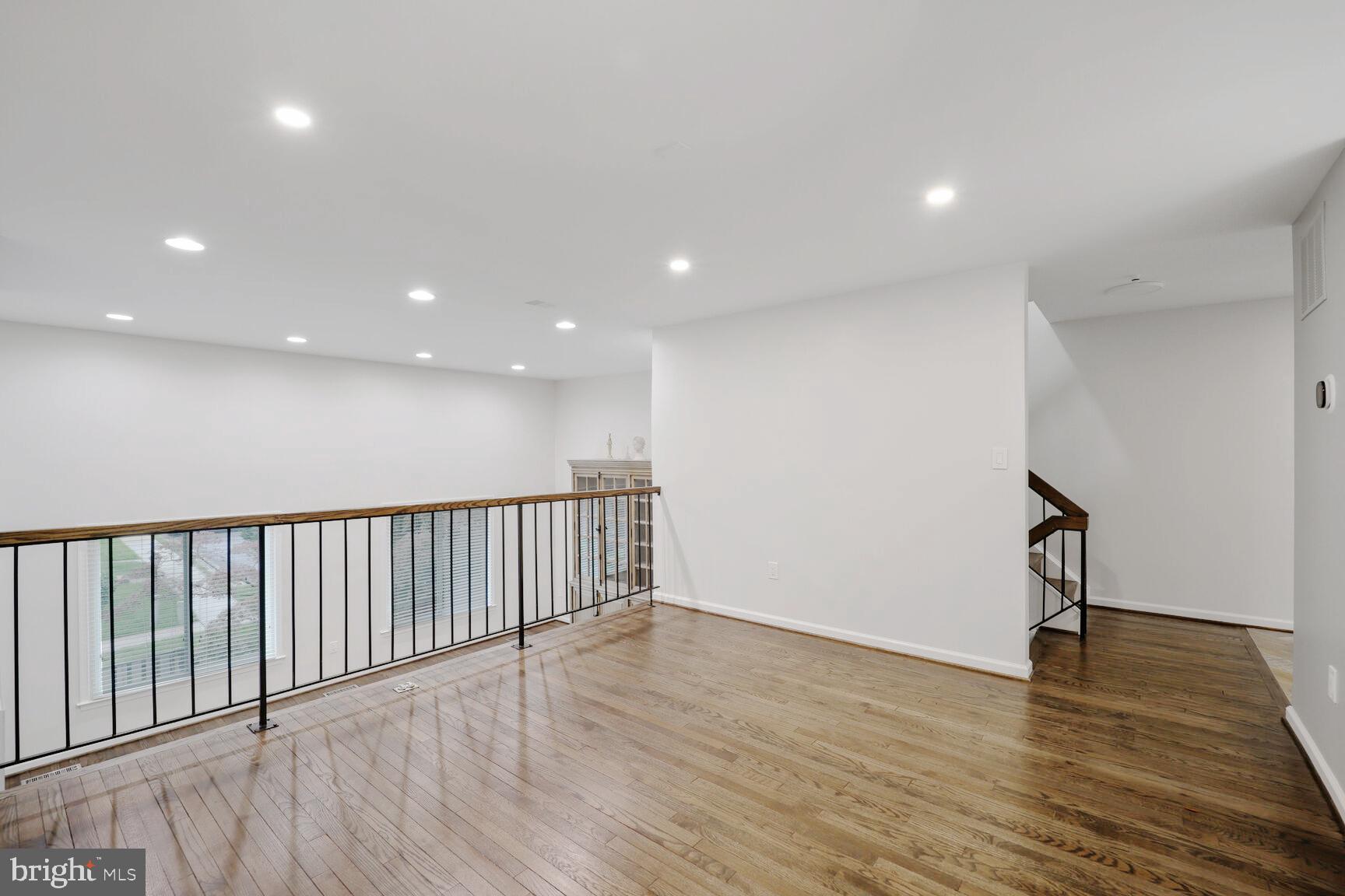 MCLEAN PARK MANOR - Residential