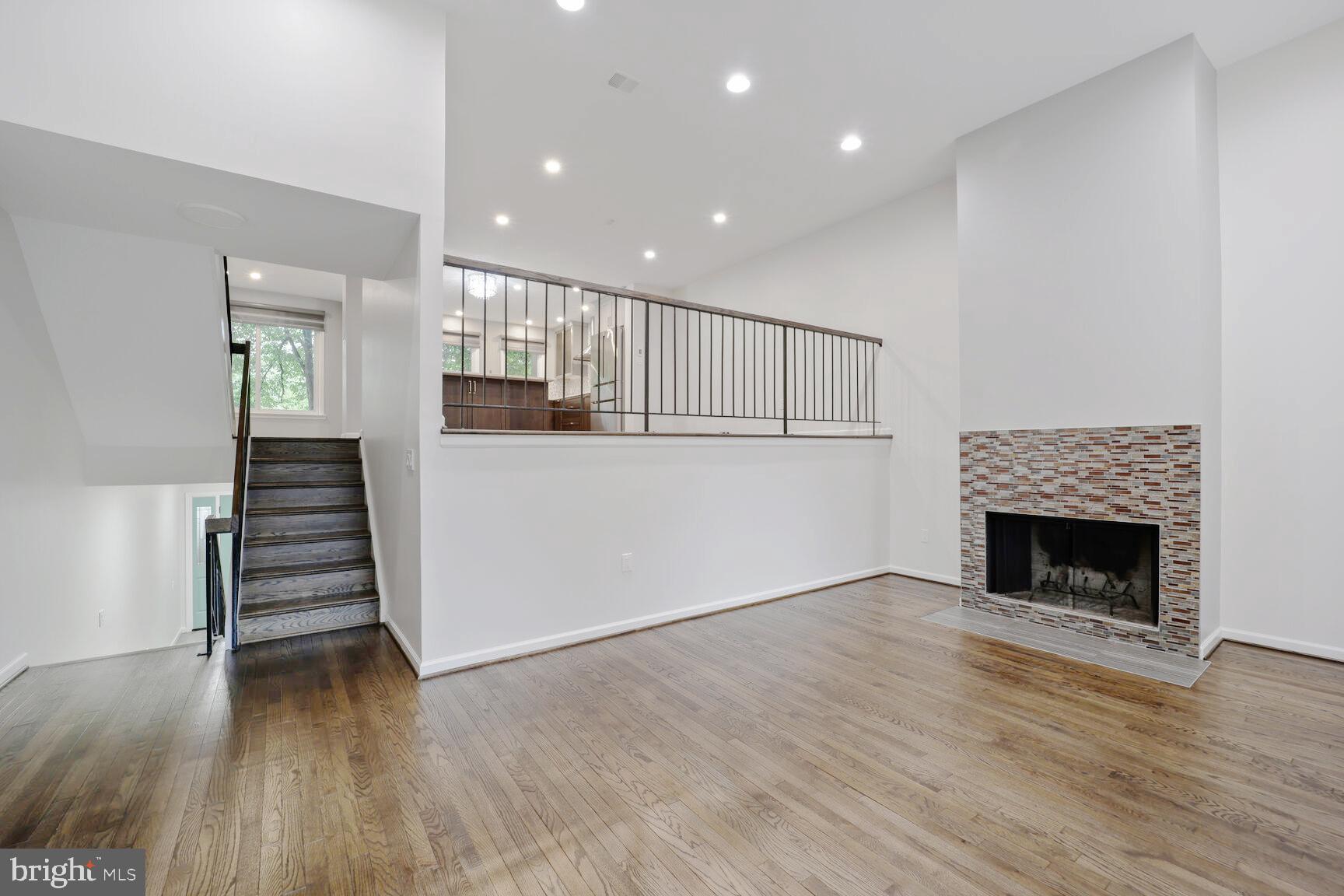 MCLEAN PARK MANOR - Residential