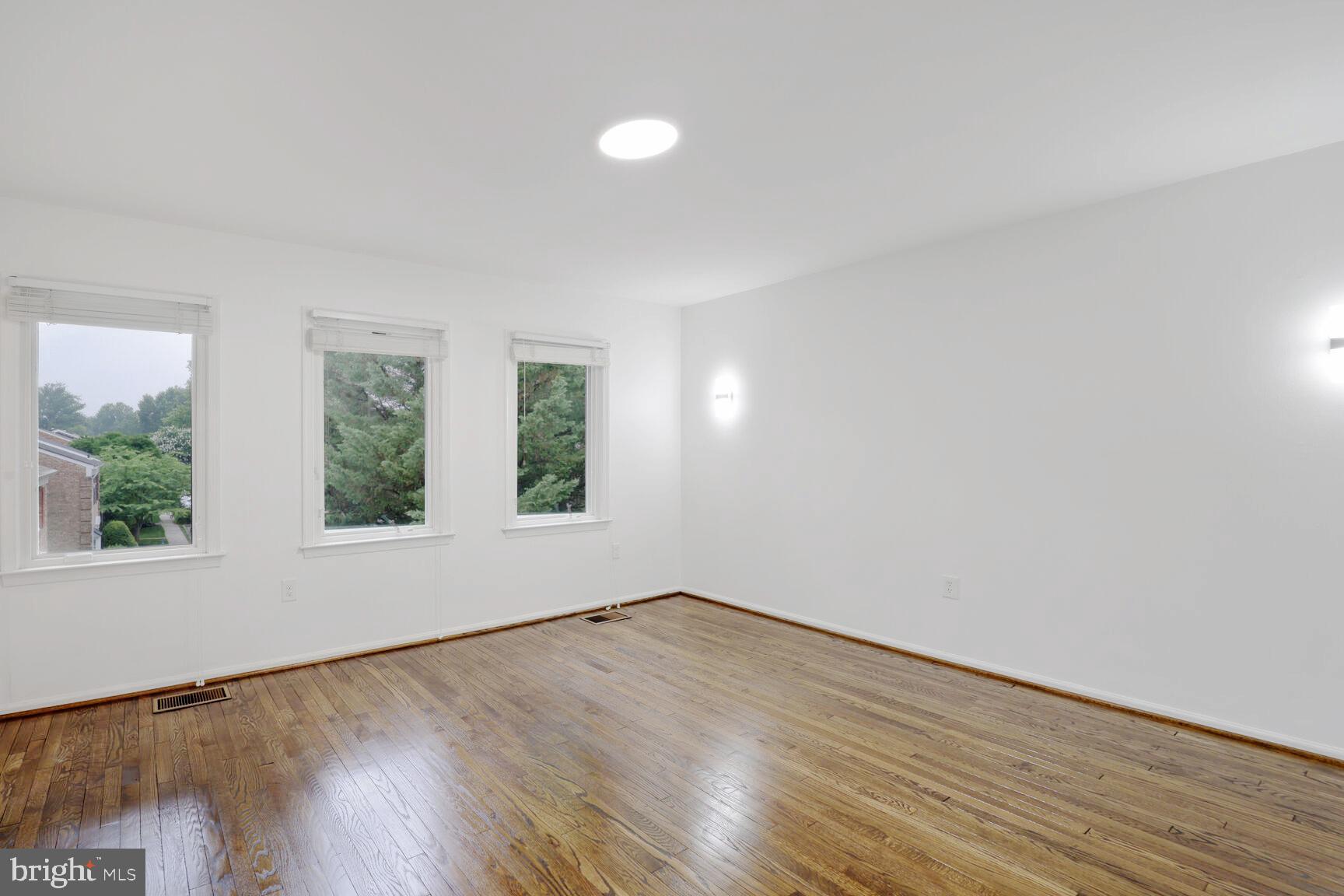 MCLEAN PARK MANOR - Residential