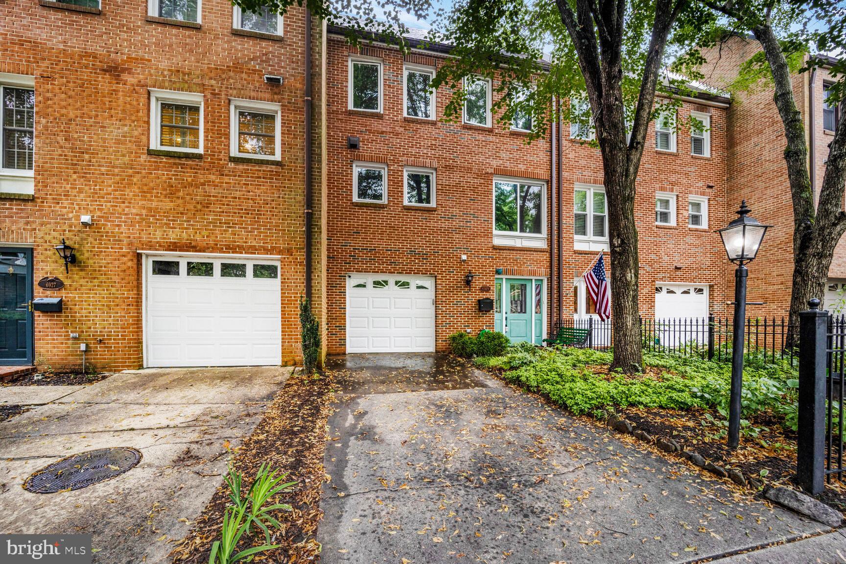 MCLEAN PARK MANOR - Residential