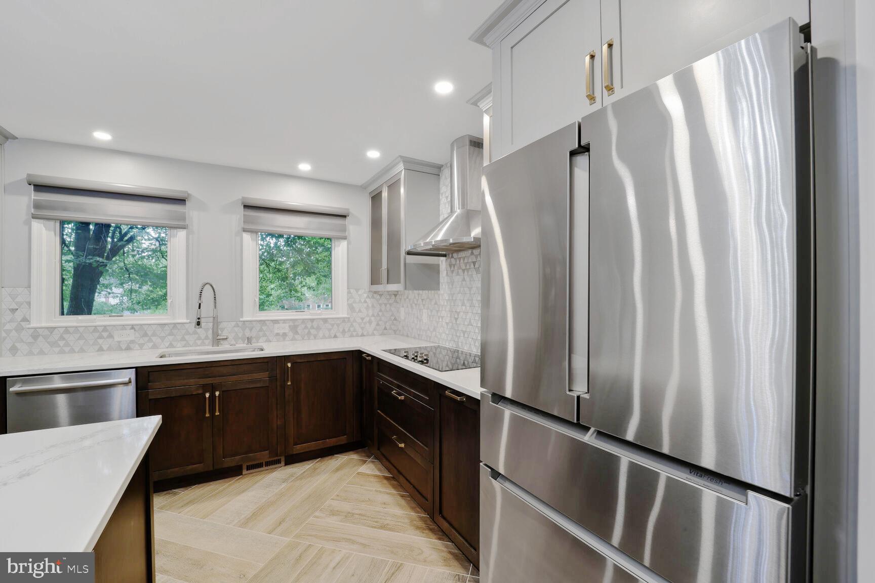 6929 MCLEAN PARK MANOR COURT