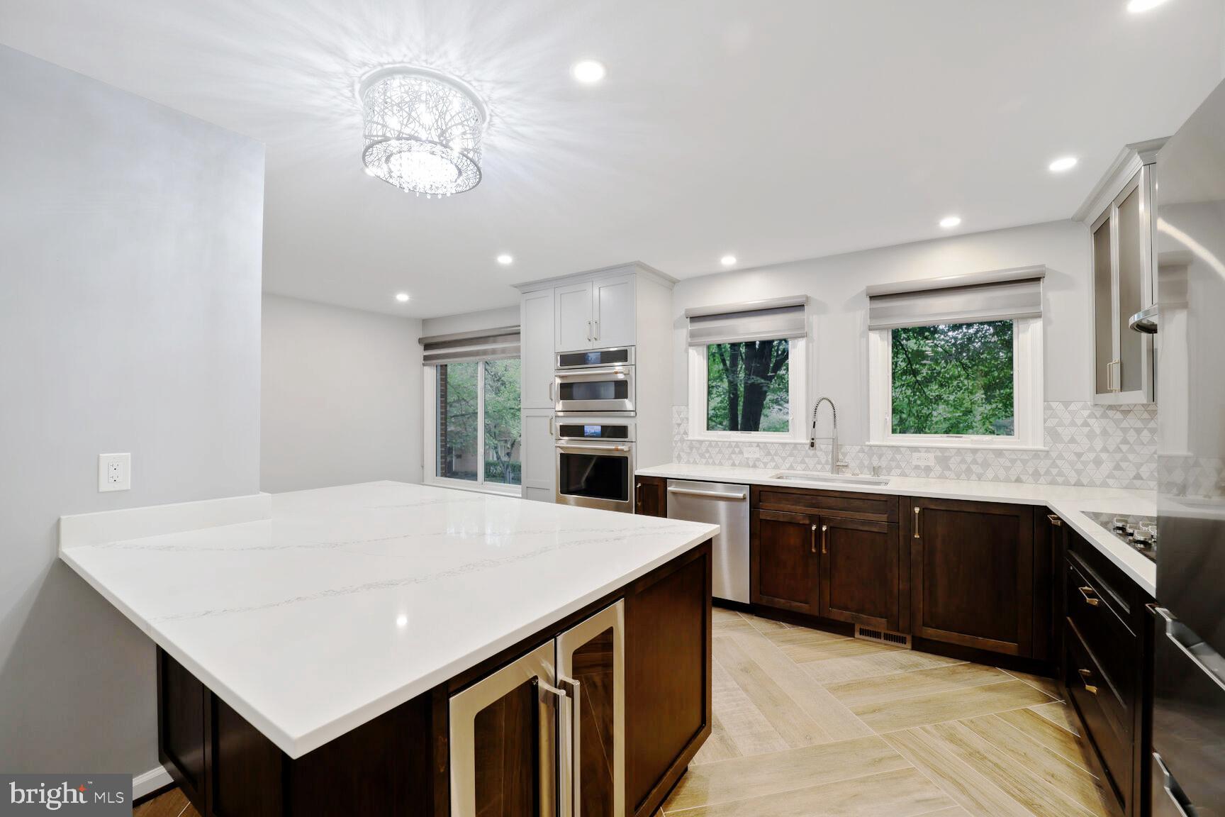 MCLEAN PARK MANOR - Residential