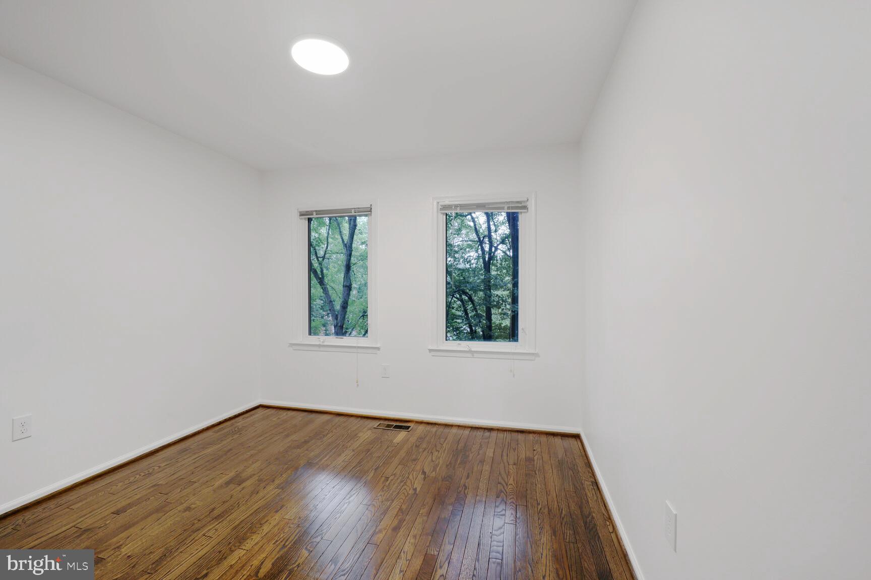 MCLEAN PARK MANOR - Residential