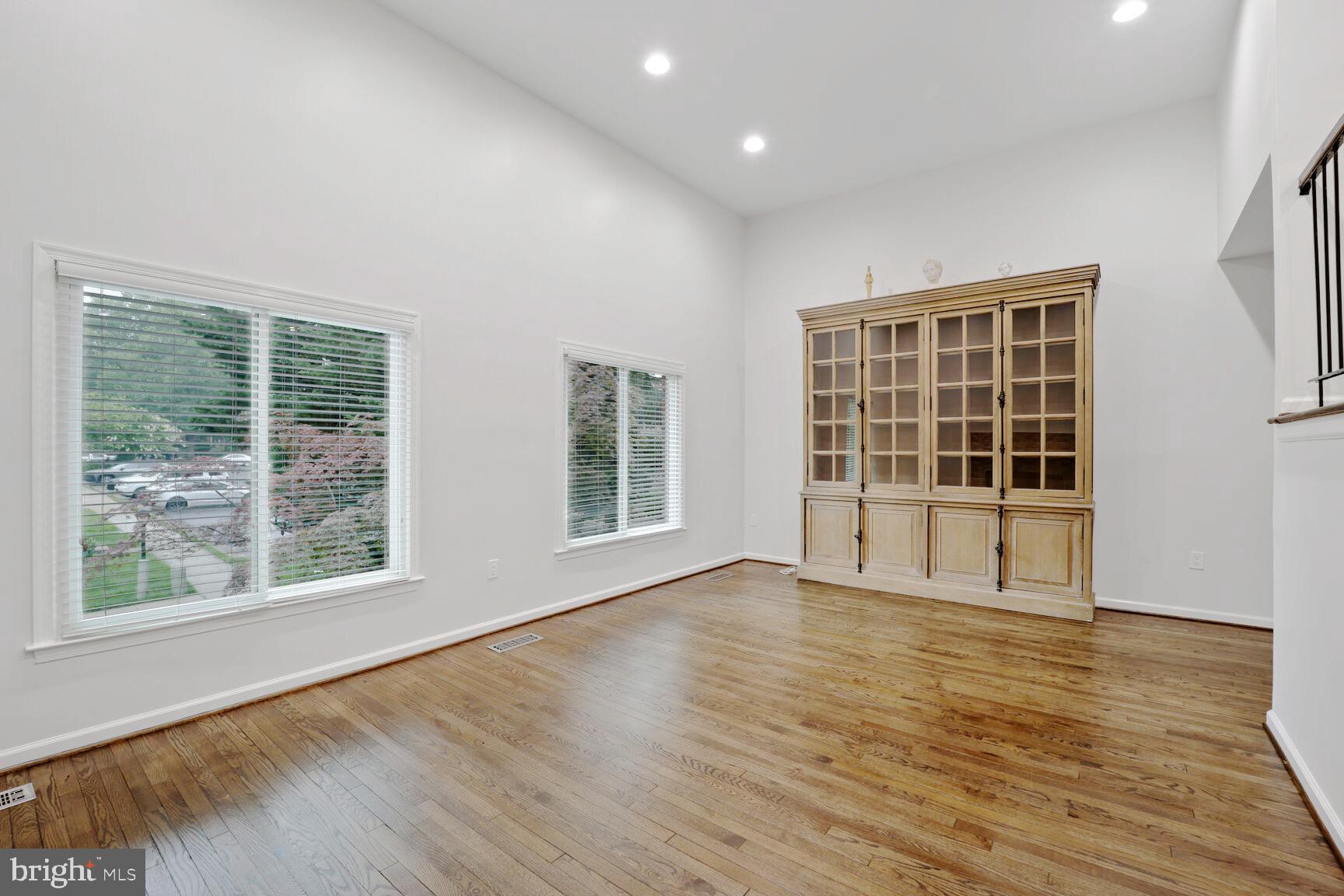 MCLEAN PARK MANOR - Residential