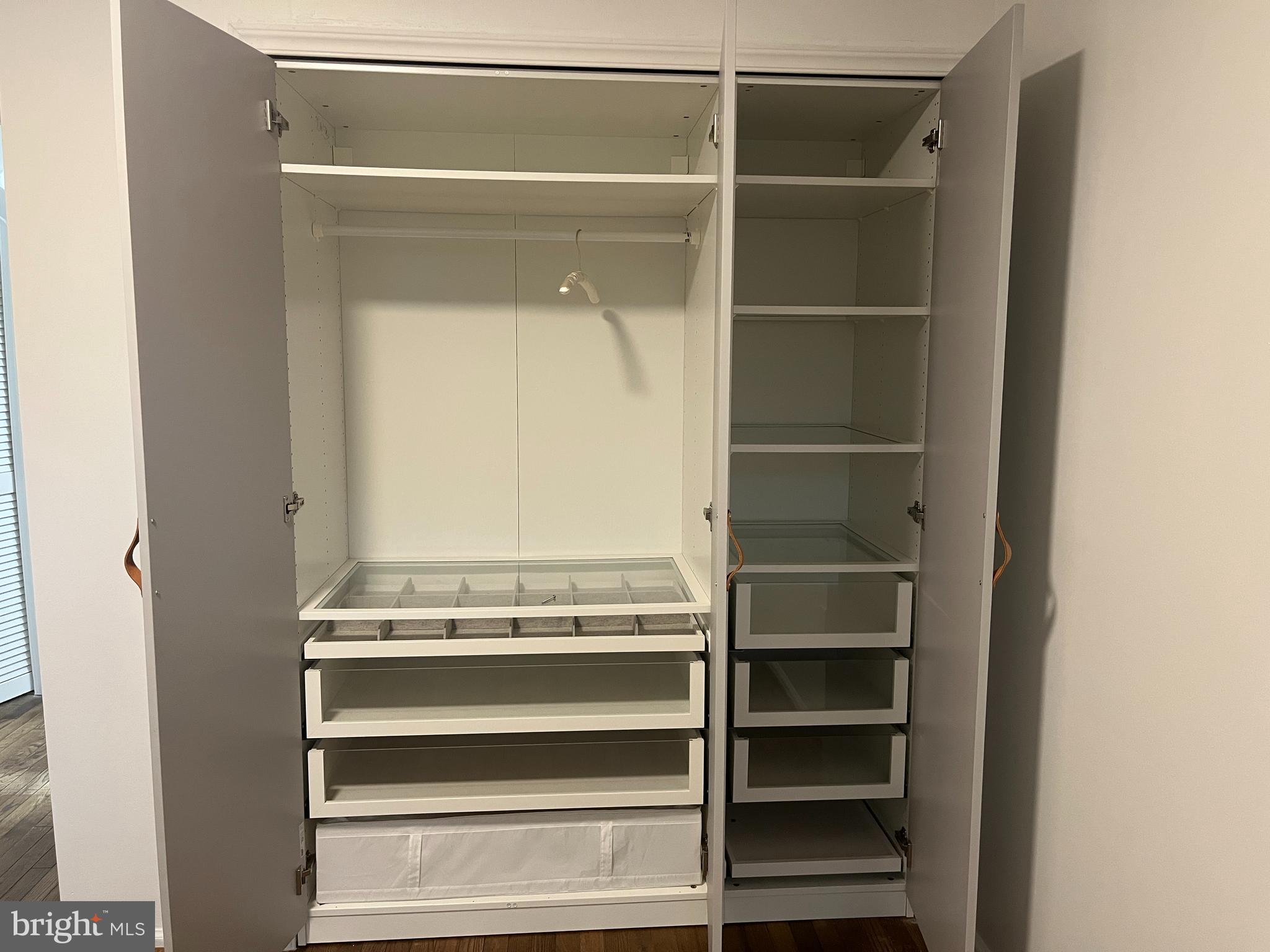 MCLEAN PARK MANOR - Residential