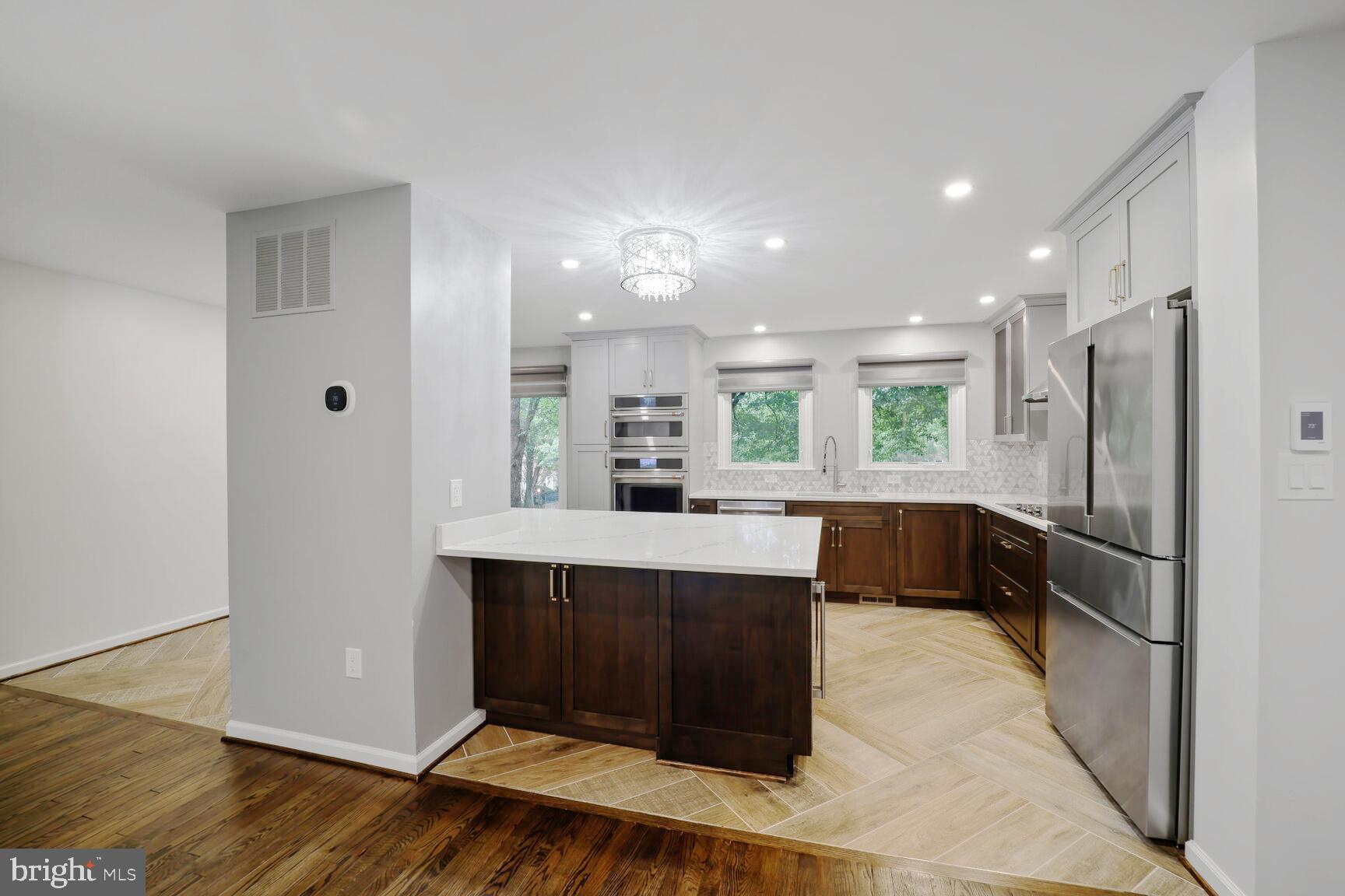 MCLEAN PARK MANOR - Residential