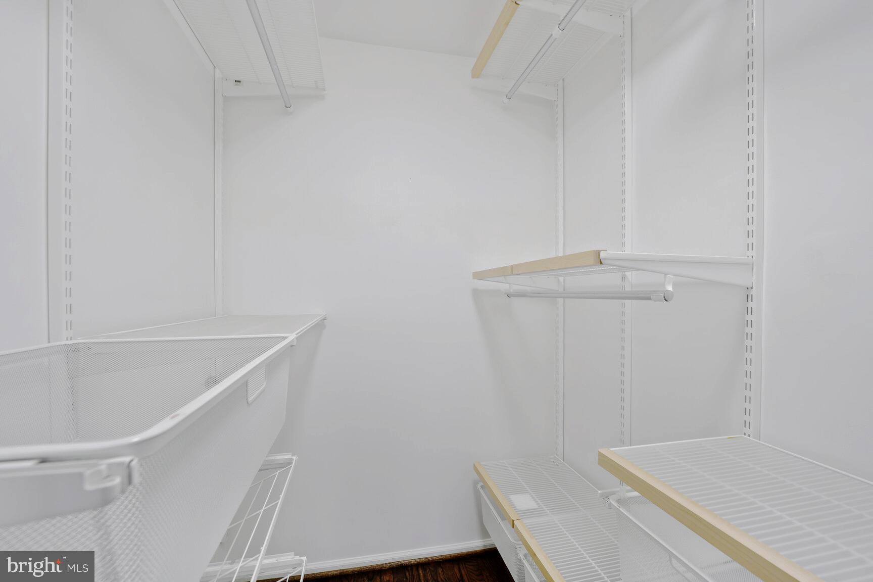 MCLEAN PARK MANOR - Residential