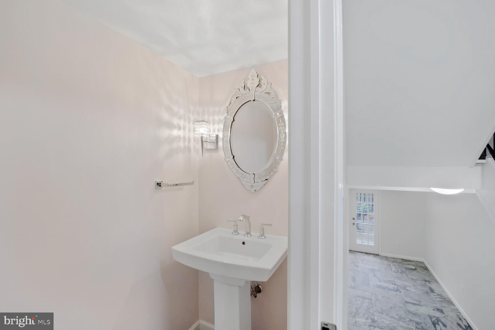 MCLEAN PARK MANOR - Residential