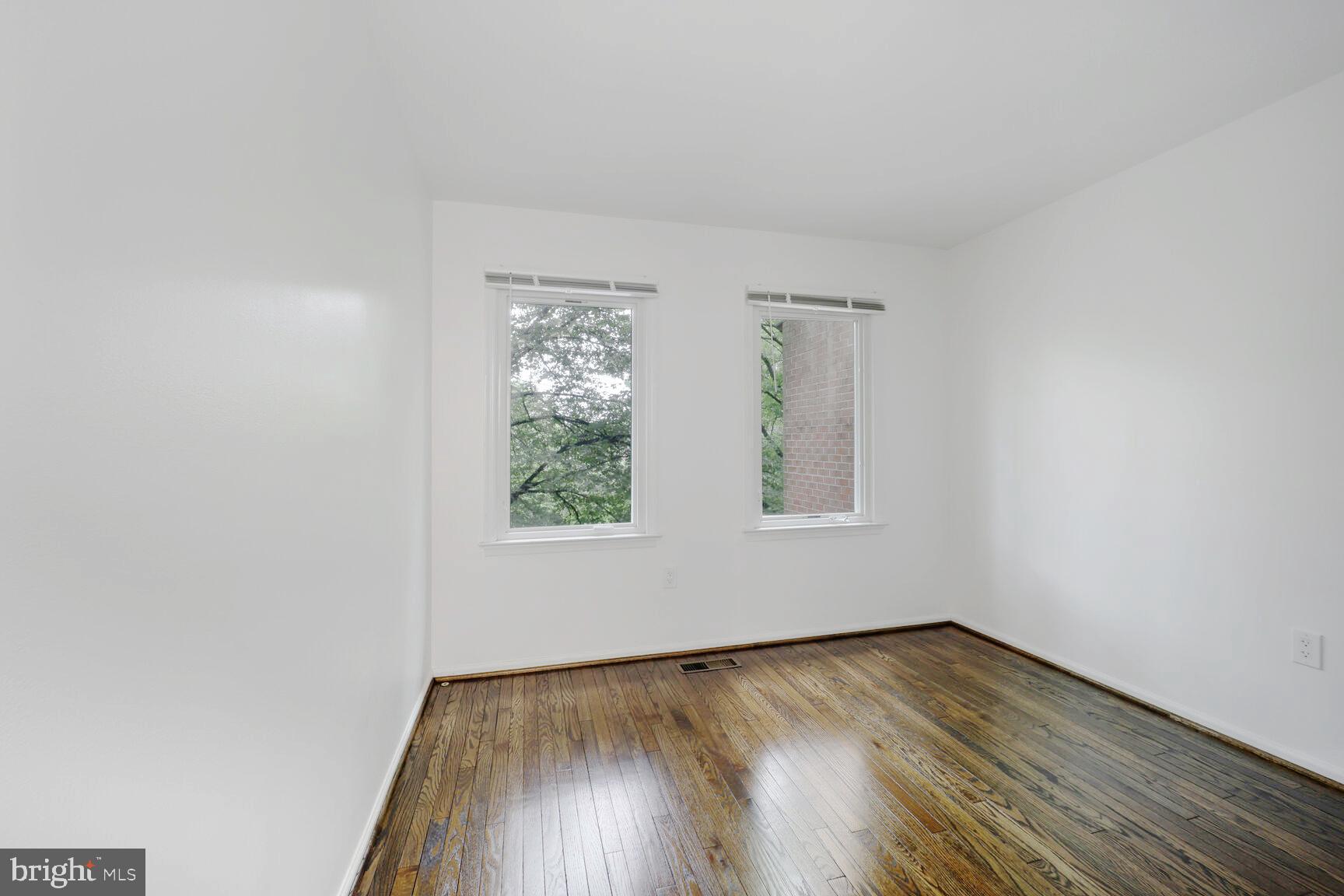 MCLEAN PARK MANOR - Residential