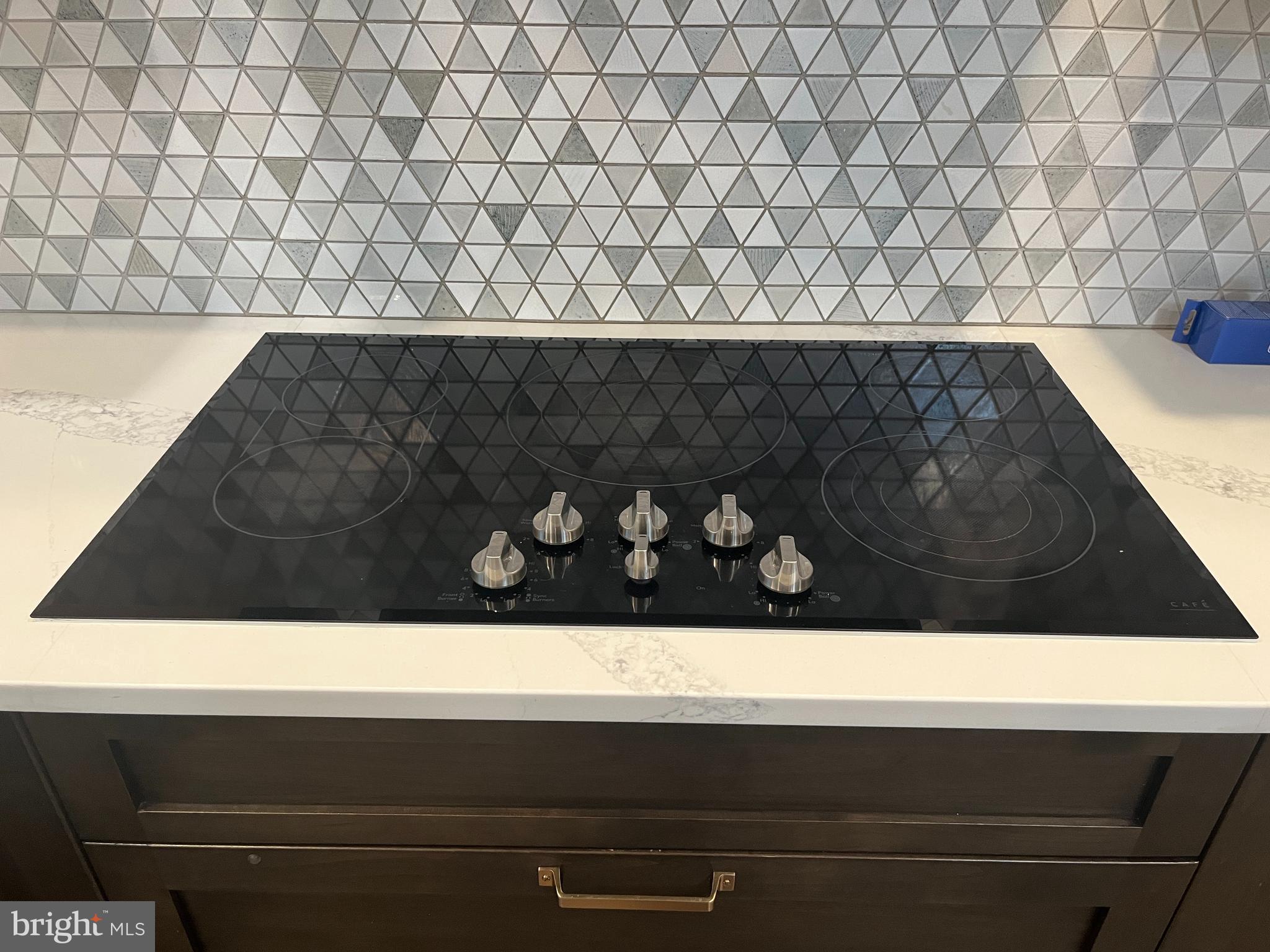 MCLEAN PARK MANOR - Residential