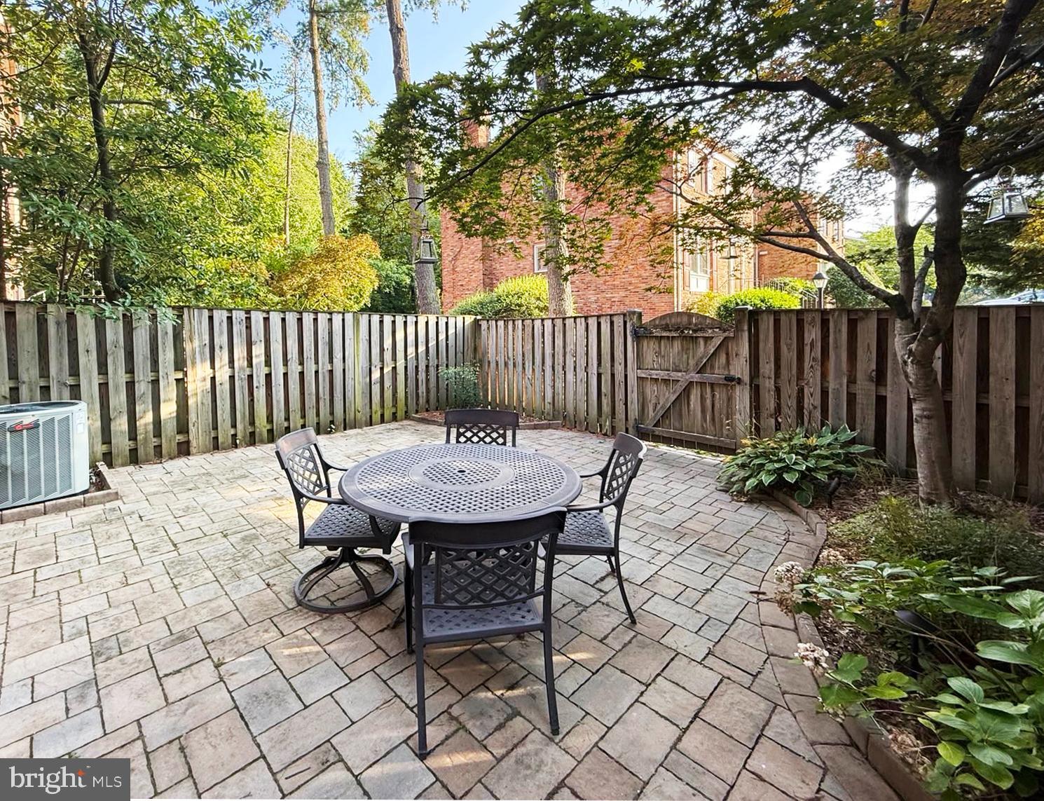 MCLEAN PARK MANOR - Residential