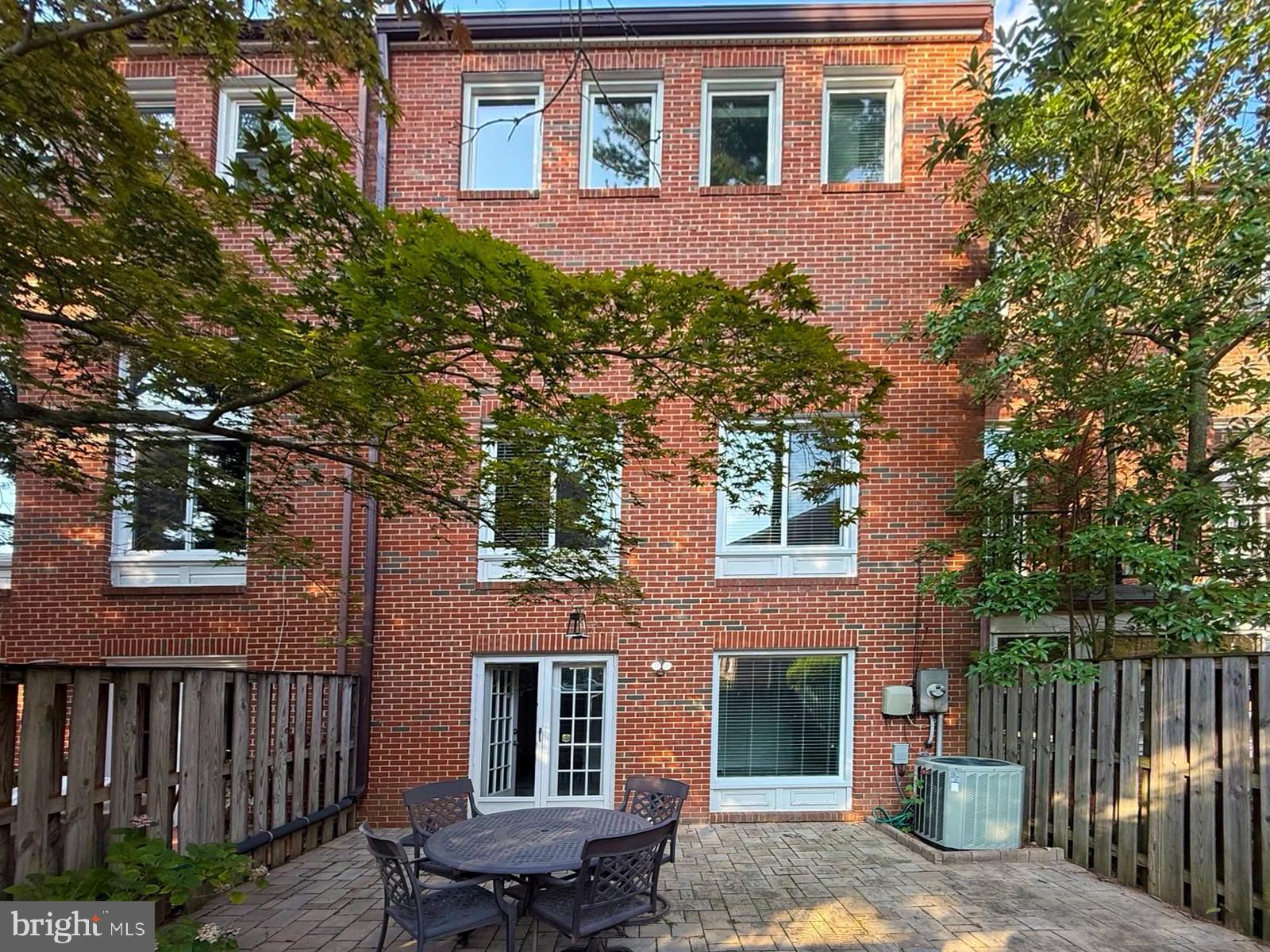 MCLEAN PARK MANOR - Residential