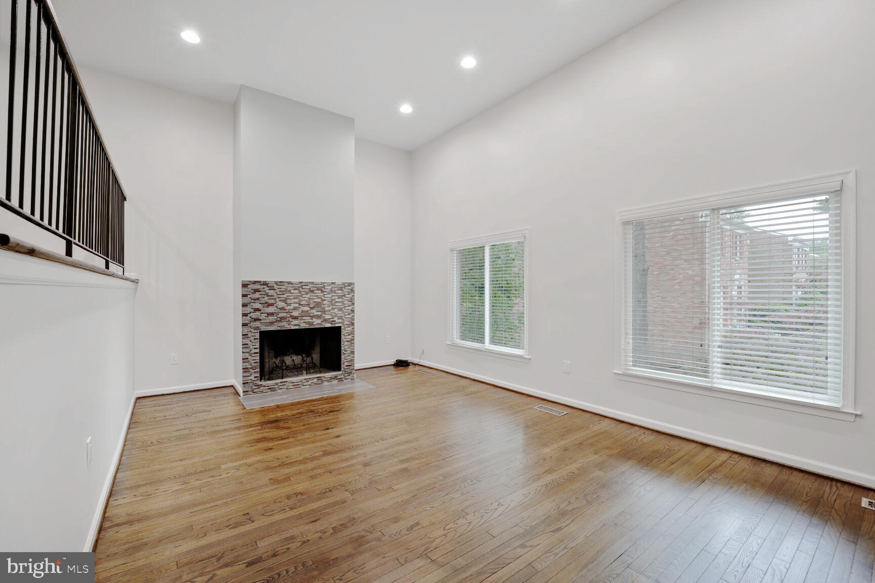 MCLEAN PARK MANOR - Residential