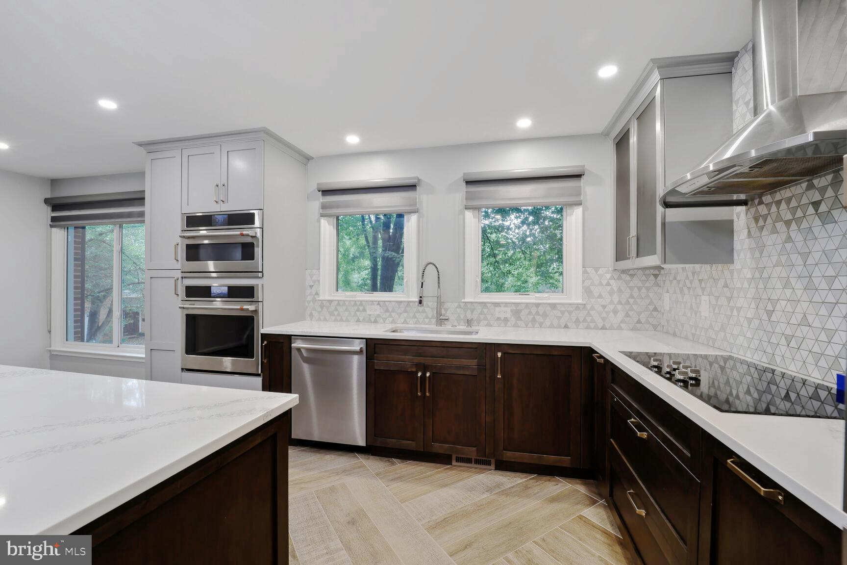 MCLEAN PARK MANOR - Residential