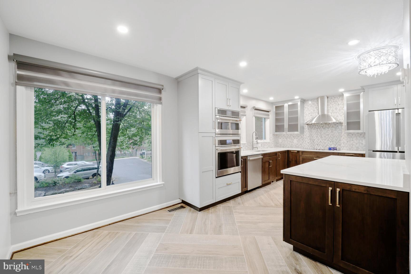 MCLEAN PARK MANOR - Residential