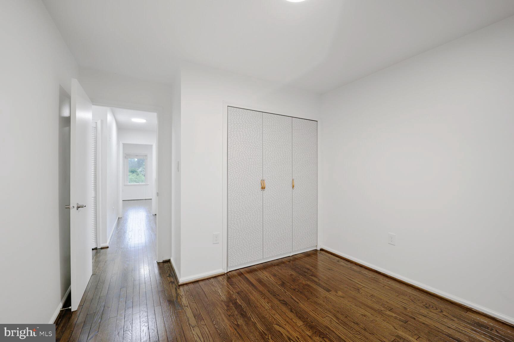 MCLEAN PARK MANOR - Residential