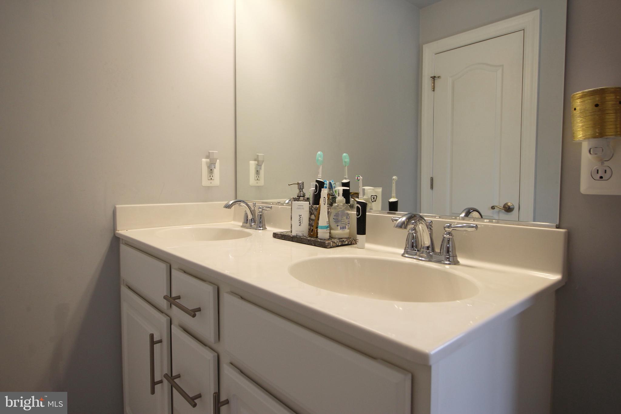 ROYAL RIDGE - Residential Lease