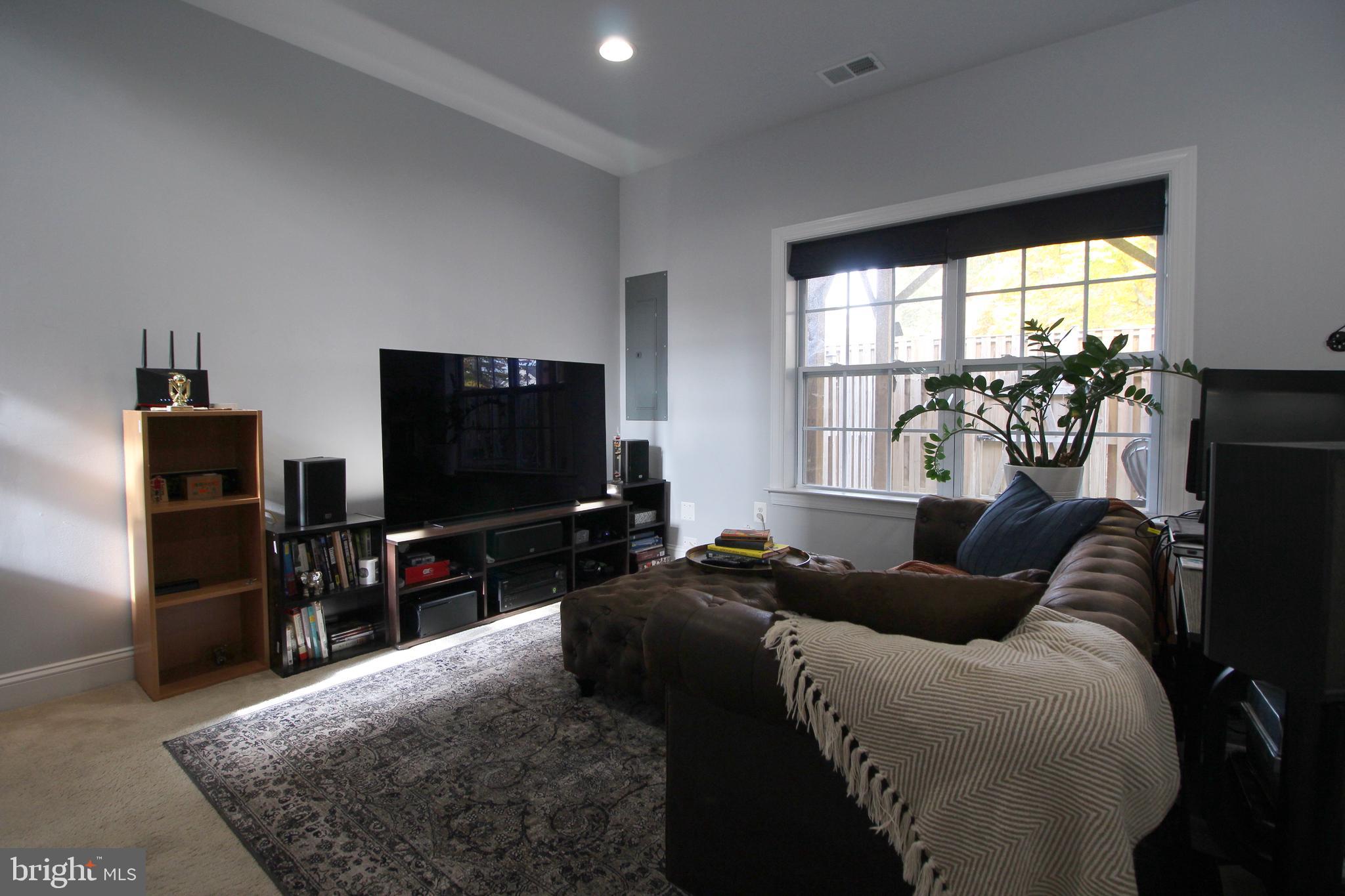 ROYAL RIDGE - Residential Lease