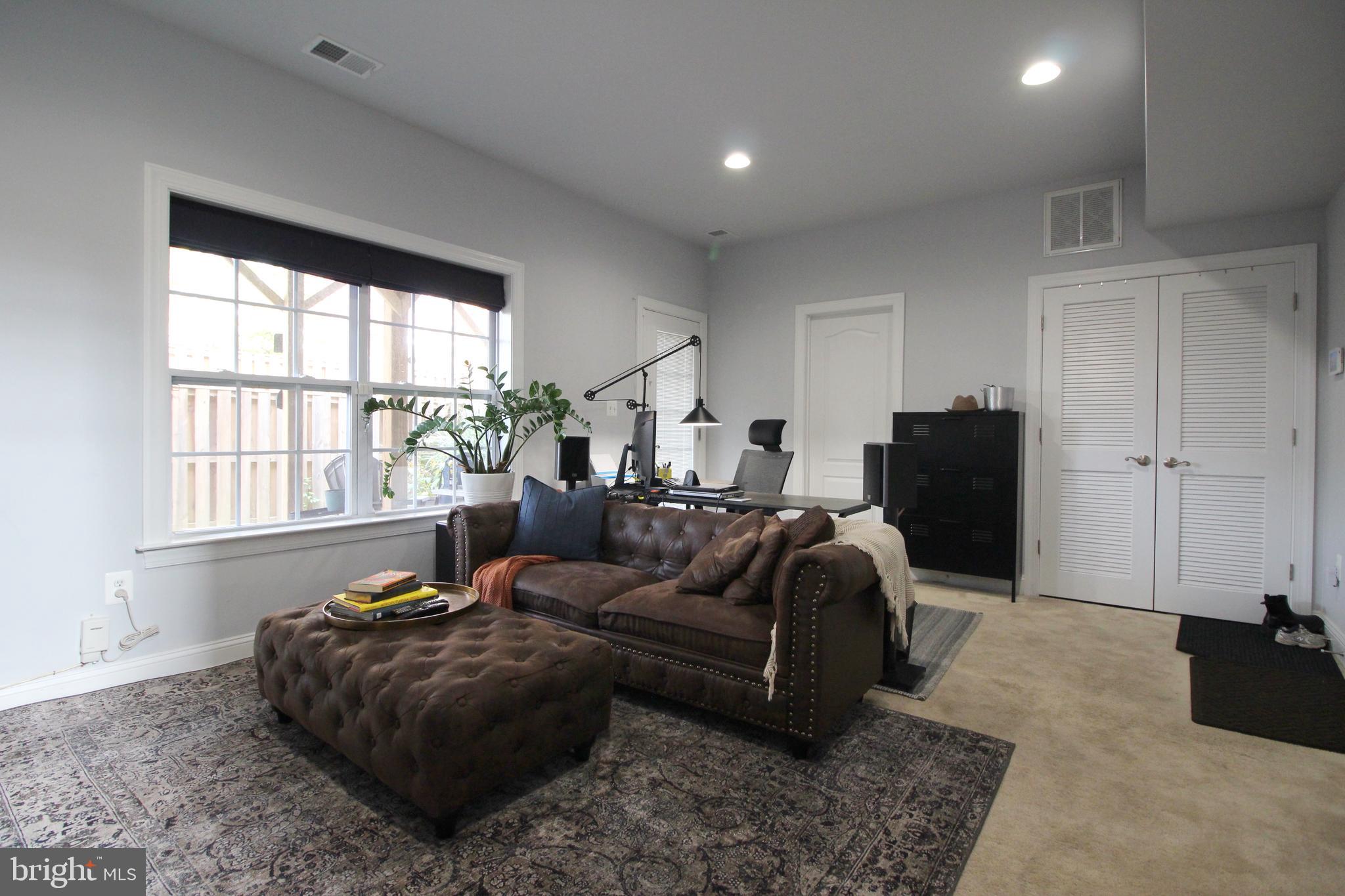 ROYAL RIDGE - Residential Lease