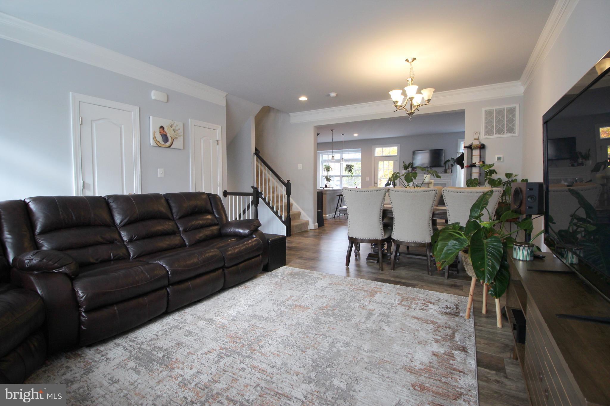 ROYAL RIDGE - Residential Lease