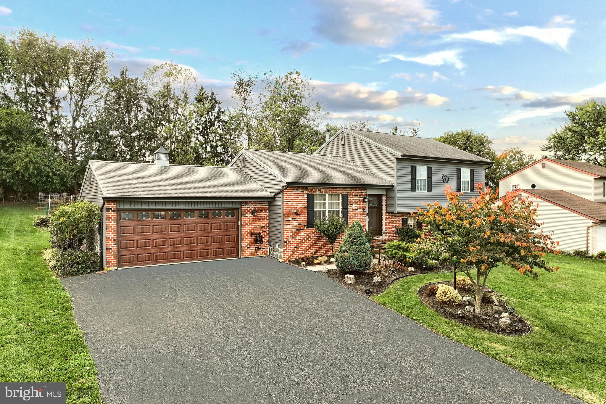 2816 GLEN HOLLOW DRIVE