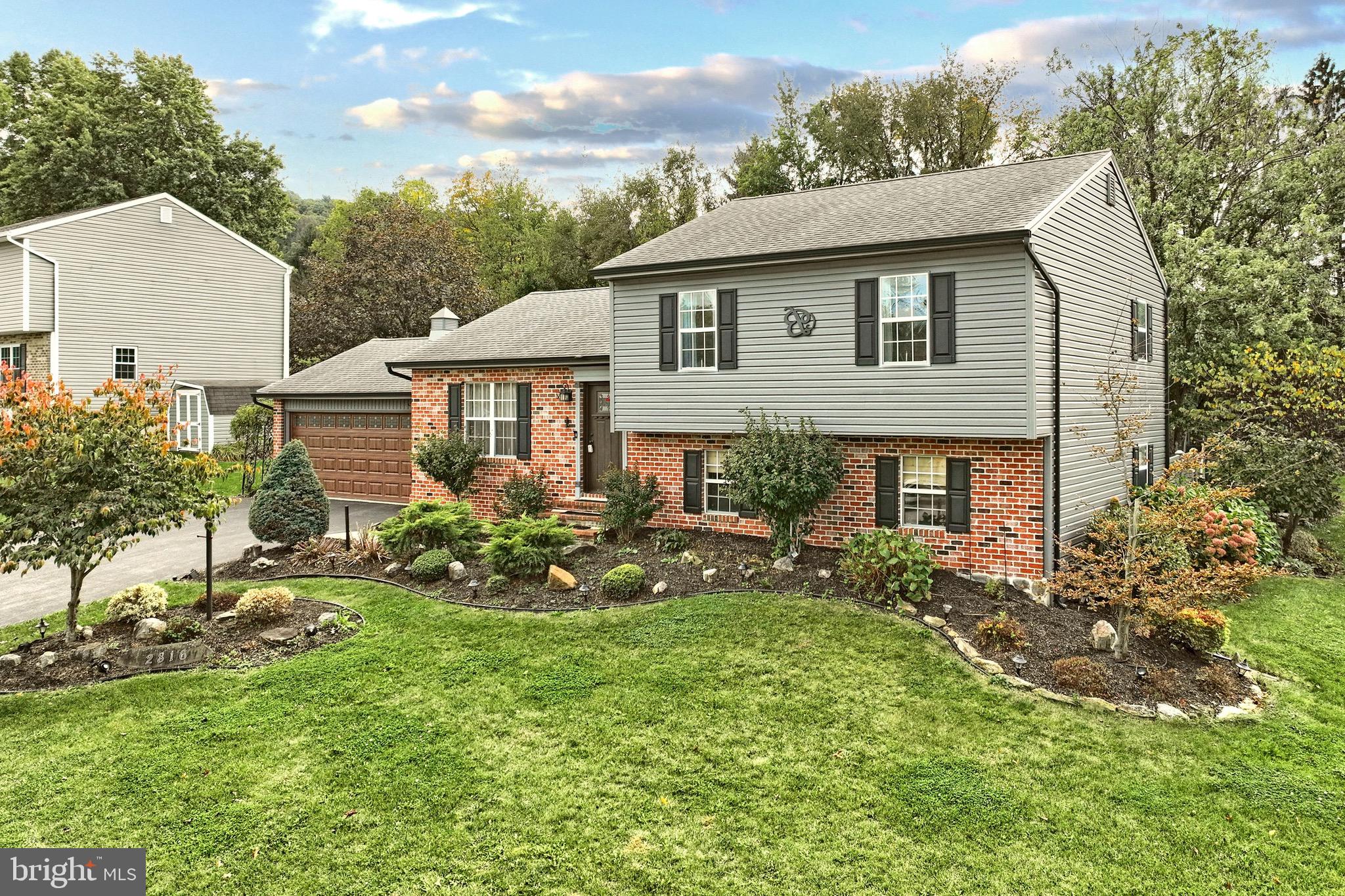 2816 GLEN HOLLOW DRIVE