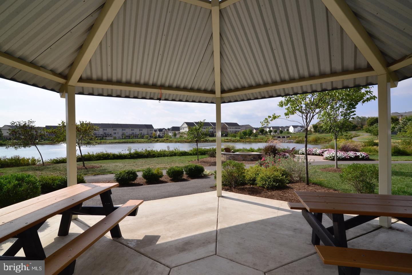 AVONLEA - Residential Lease