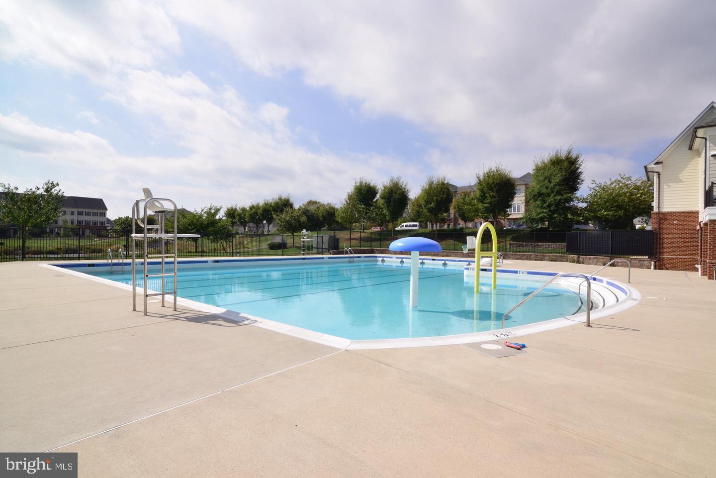 AVONLEA - Residential Lease