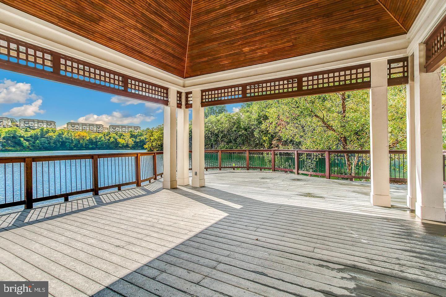 STONE LAKE - Residential