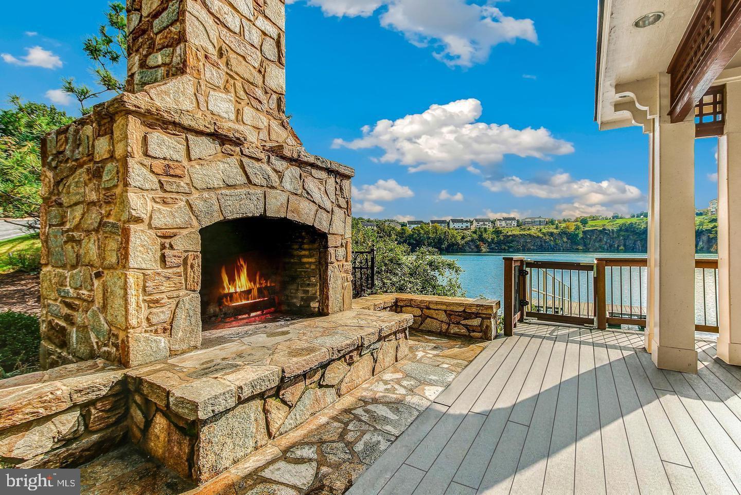 STONE LAKE - Residential